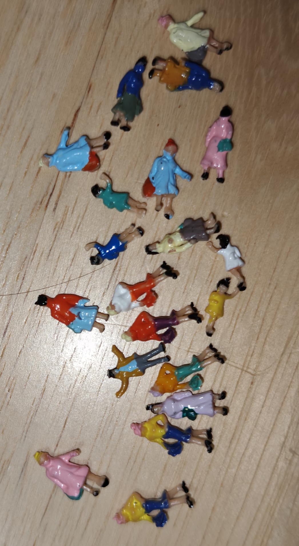 Evemodel P150W 100pcs 1:160 Painted Figures N Scale Standing People Assorted Poses Model Trains customer photo 2