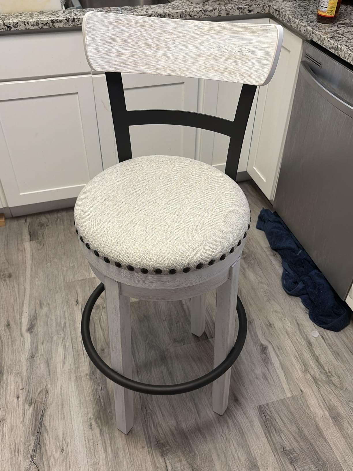 Signature Design by Ashley Caitbrook | Farmhouse Swivel 24