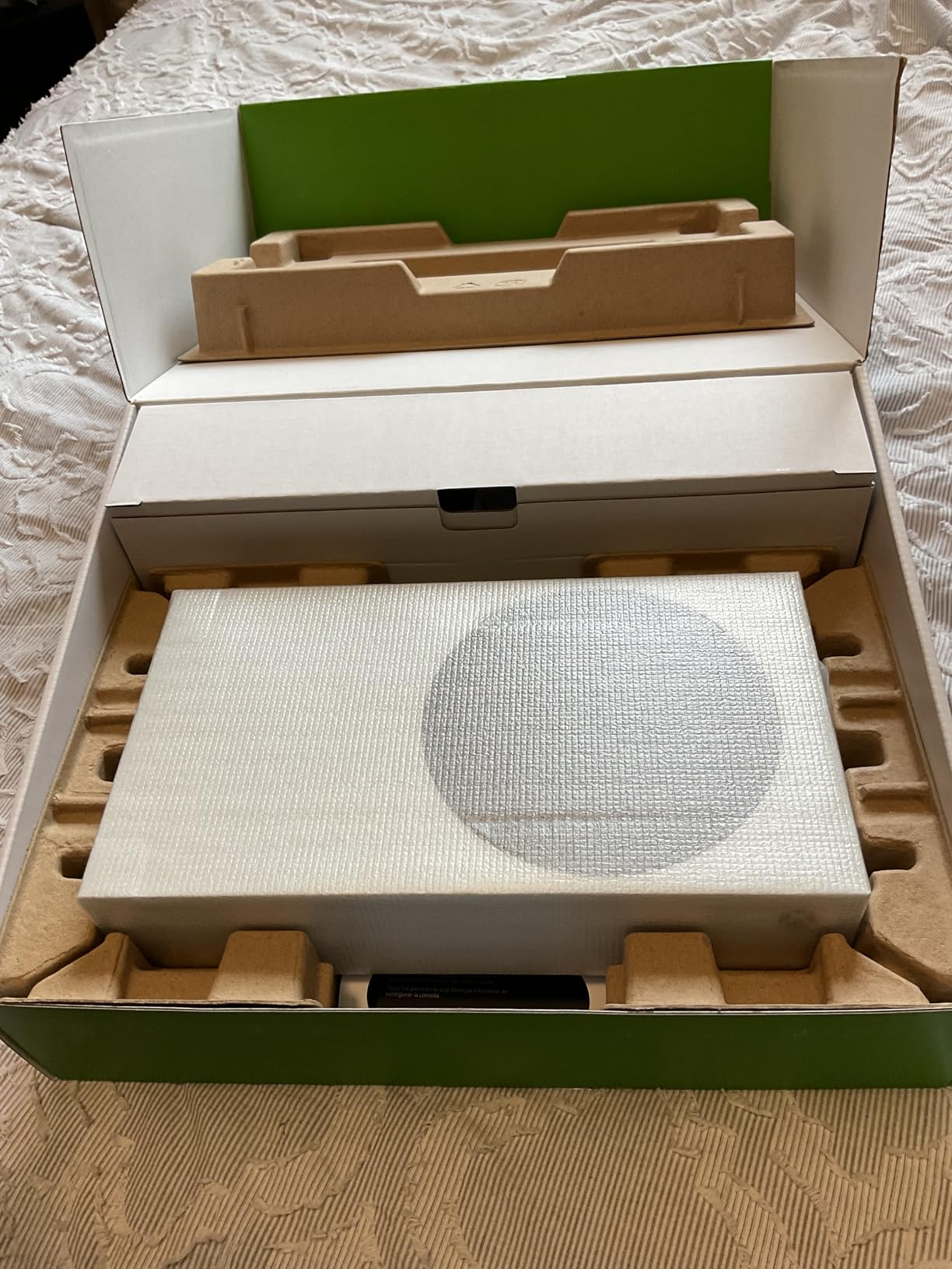 Microsoft (Refurbished) Xbox Series S 512GB All-Digital Console + 1 Xbox Wireless Controller, White customer photo 2