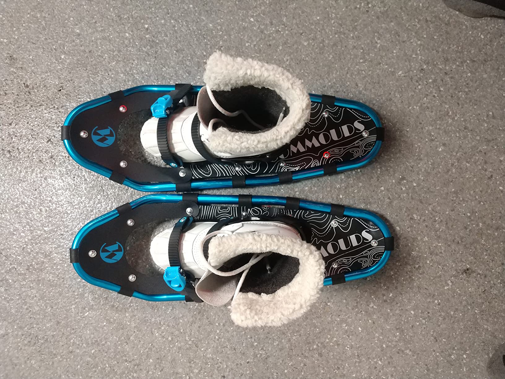 COMMOUDS Lightweight Snow Shoes for Men Women Youth Kids, Fully Adjustable Bindings, 14/21/25/30 Inches Aluminum Alloy Terrain Snowshoes with Trekking Poles and Carrying Bag customer photo 1