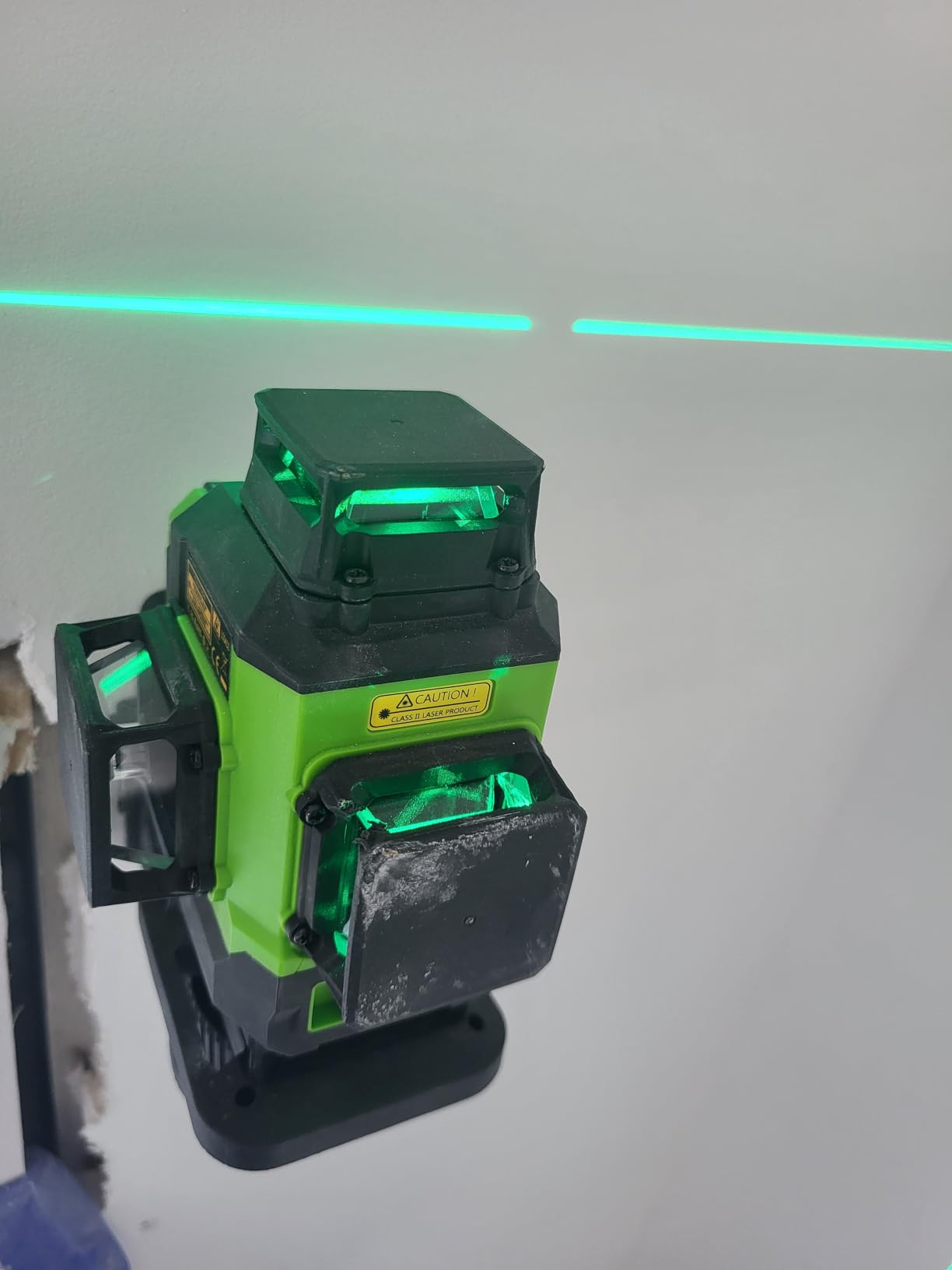 Huepar Laser Level 360 Self Leveling, Rechargeable Green Laser 4x360 Degree Cross Line Lazer Leveler 4D Level Laser Tool for Construction with Two Li-ion Batteries, Magnetic Bracket & Hard Carry Case - LS04CG customer photo 1