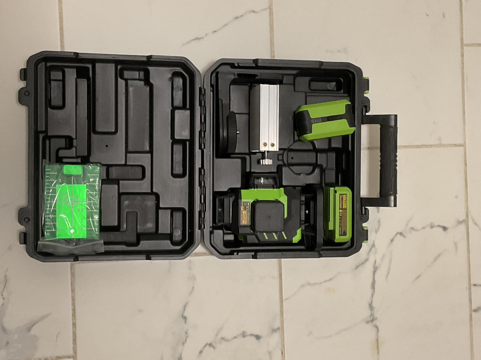 Huepar Laser Level 360 Self Leveling, Rechargeable Green Laser 4x360 Degree Cross Line Lazer Leveler 4D Level Laser Tool for Construction with Two Li-ion Batteries, Magnetic Bracket & Hard Carry Case - LS04CG customer photo 2