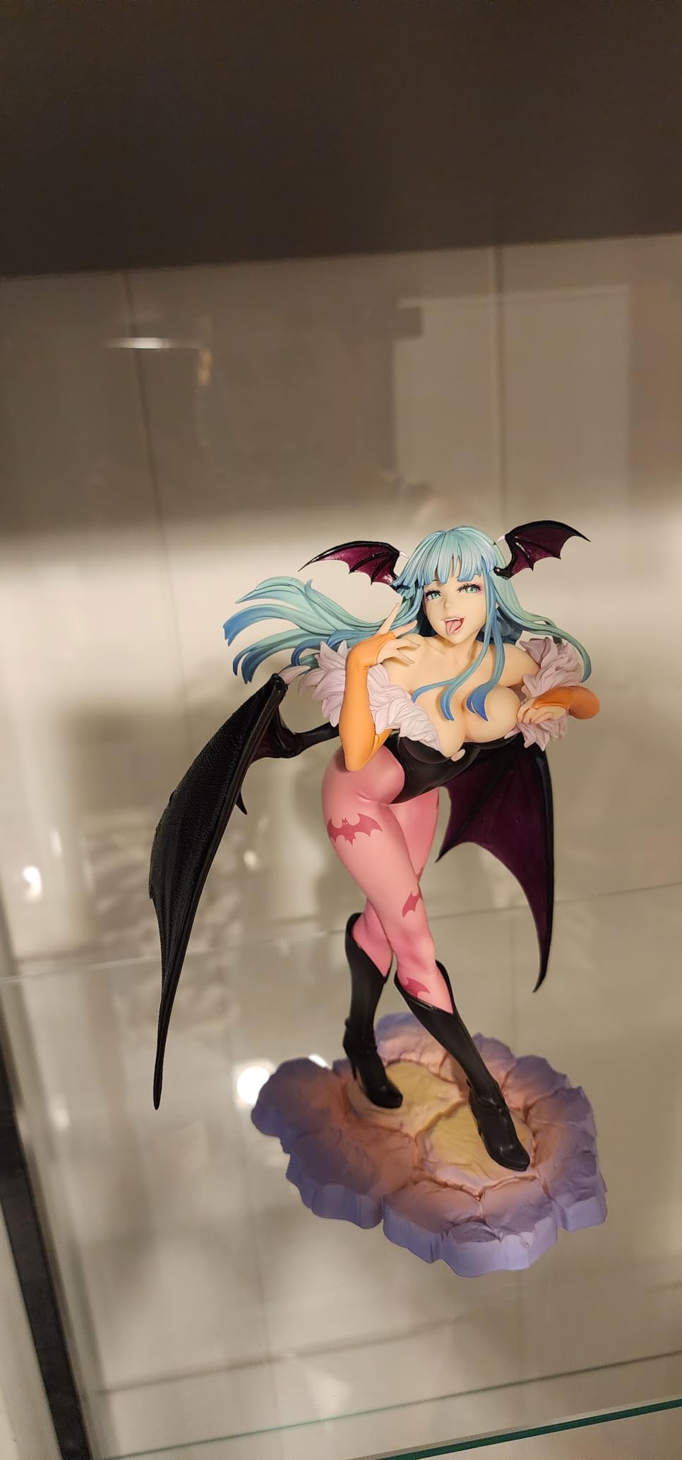 Kotobukiya Darkstalkers: Morrigan Bishoujo Statue, Multicolor customer photo 2