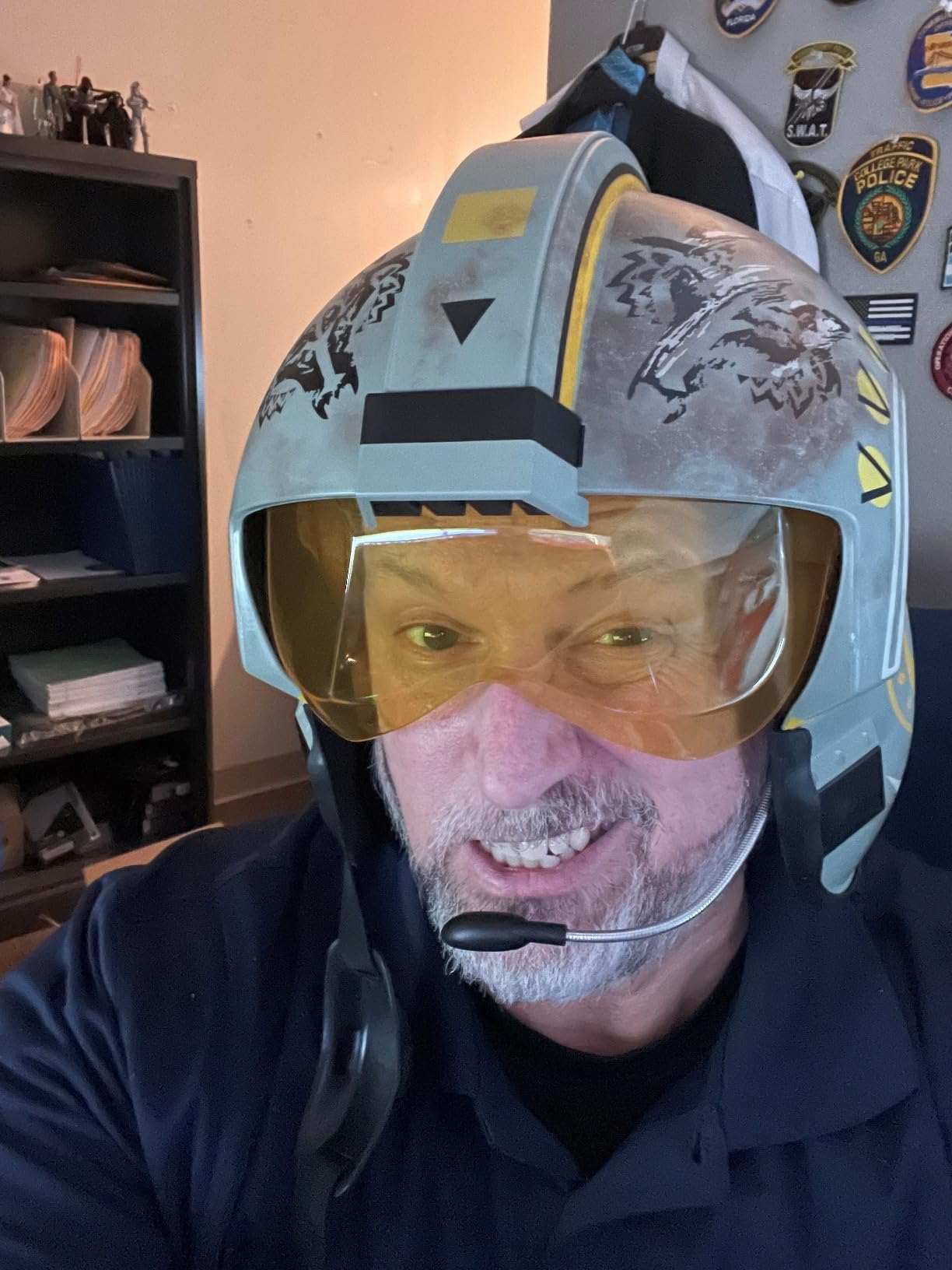 STAR WARS The Black Series Trapper Wolf Electronic Helmet The Mandalorian Collectible Roleplay Full Scale Lights and Sounds customer photo 1