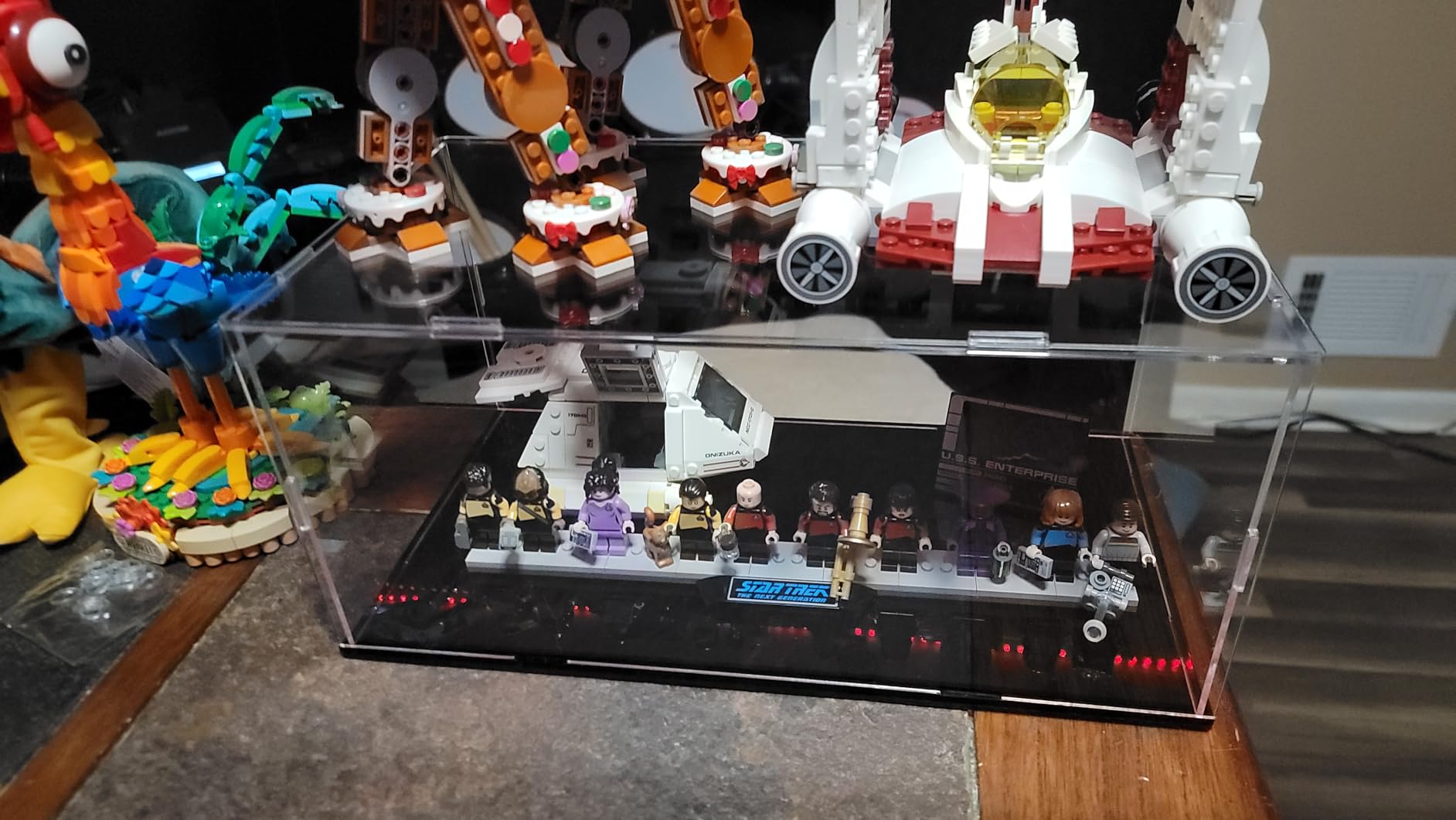 Clear Acrylic Display Case with Black Acrylic Base for 1:24 or 1:32 Scale Vehicle Model, Simple Self-Assembly Dustproof Showcase, Display Box for Diecast Cars,Collectibles(10x6x4 inch;25x15x10 cm) customer photo 1