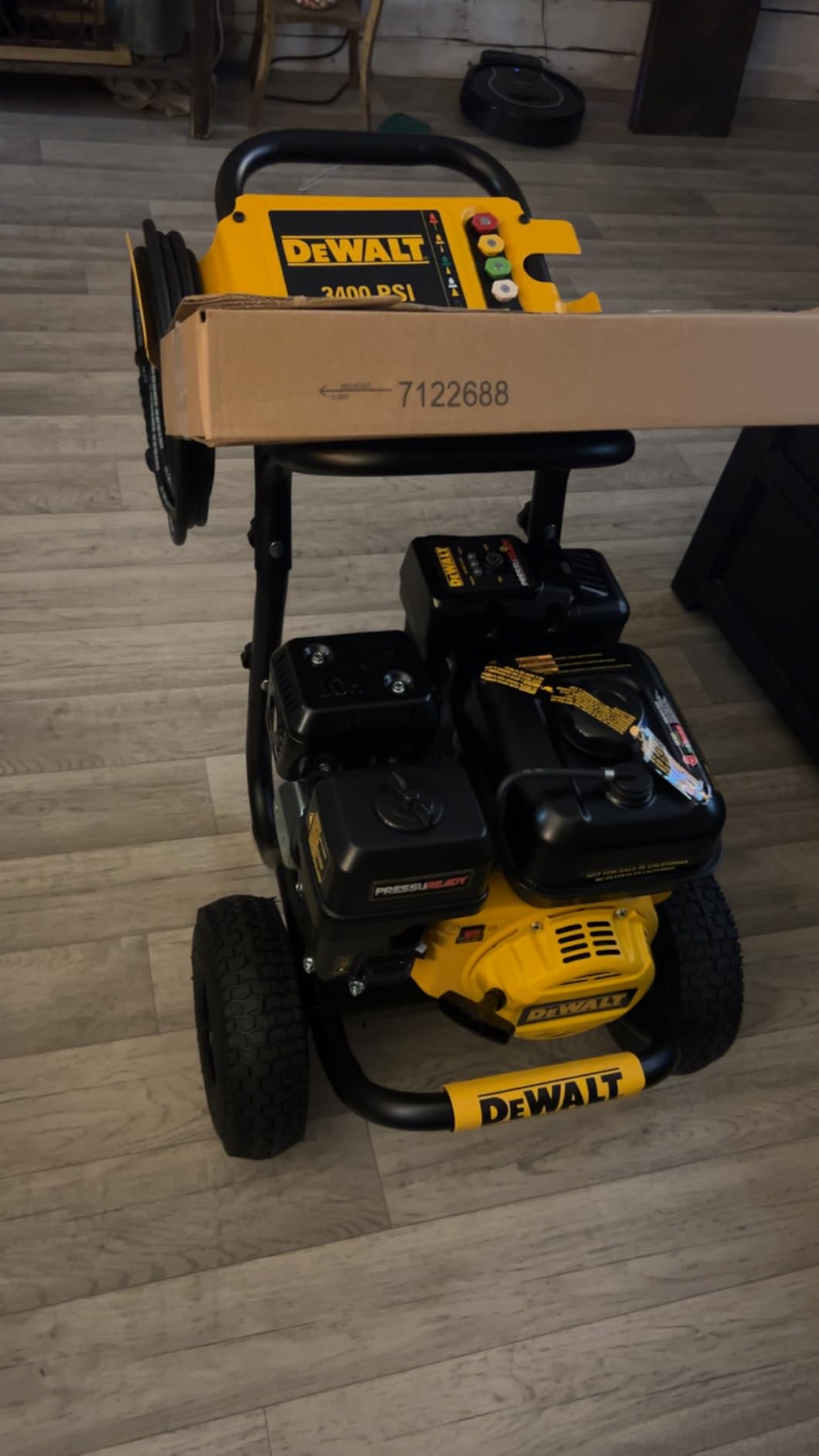 DeWalt 3300 PSI Gas Pressure Washer, 5 Nozzles, Spray Gun, Wand, 25-ft. Hose (DXPW3300-S) customer photo 1