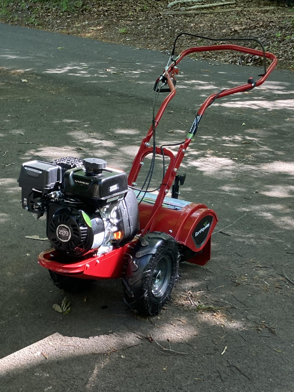 EARTHQUAKE Victory Rear Tine Tiller, Powerful 209cc 4-Cycle Viper Engine, Rugged Bronze Gear Transmission, Counter-Rotating Tines, Instant Reverse, Pneumatic Wheels, Model: 39381 customer photo 2