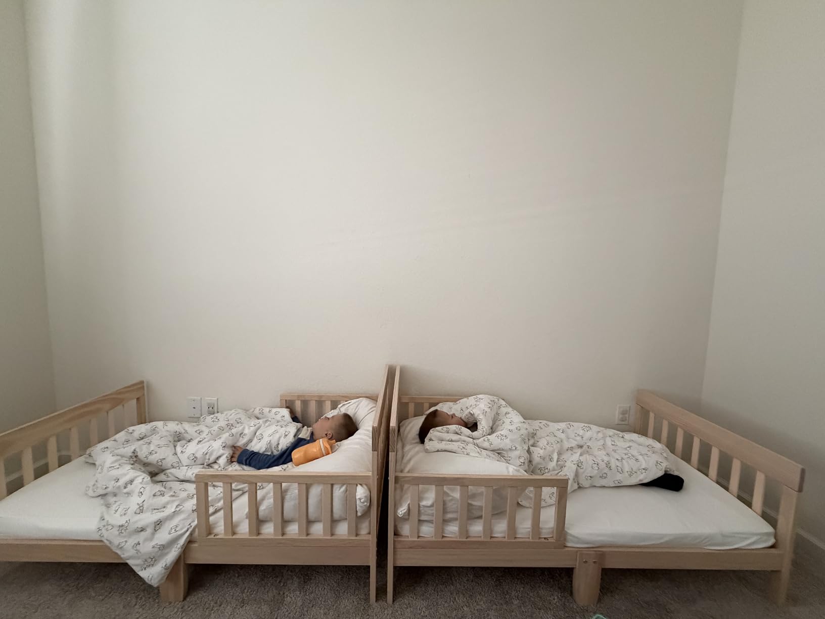 Dream On Me Finn Toddler Bed, Low Floor Wooden Bed, Side Safety Bed Rails, GREENGUARD Gold & BSA Certified - Vintage White Oak customer photo 1