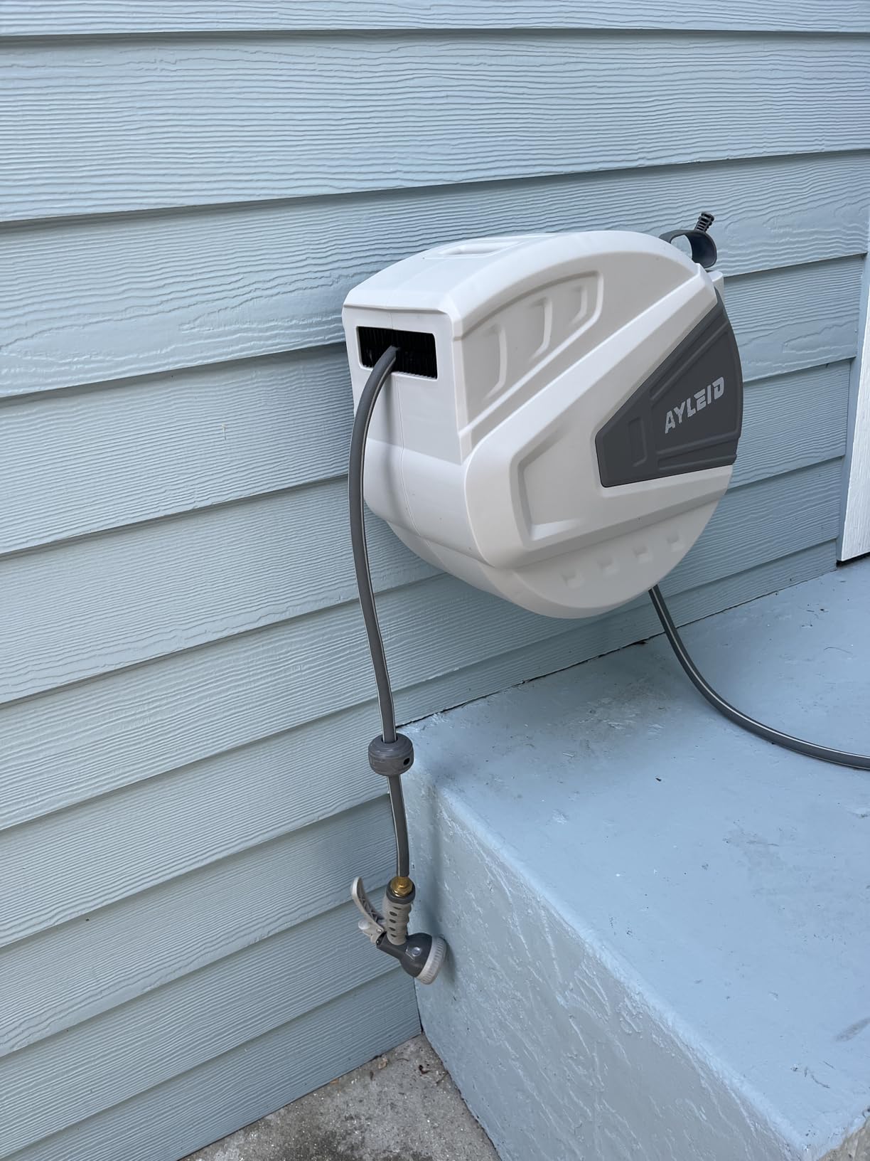 Ayleid Retractable Garden Hose Reel, 1/2 in x 100 ft Wall Mounted Hose Reel, with 9-Function Sprayer Nozzle, Any Length Lock/Slow Return System/180 Degree Swivel Bracket (Gray) customer photo 2