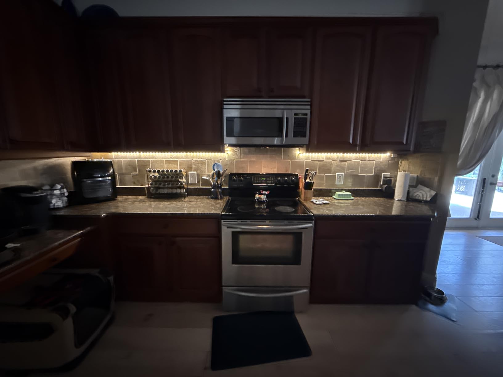 DAYBETTER Under Cabinet Lights, 6 PCS Under Cabinet Lighting with Remote, Dimmable LED Strip Lights 2700K-6500K Warm to Daylight White, 9.8ft customer photo 1
