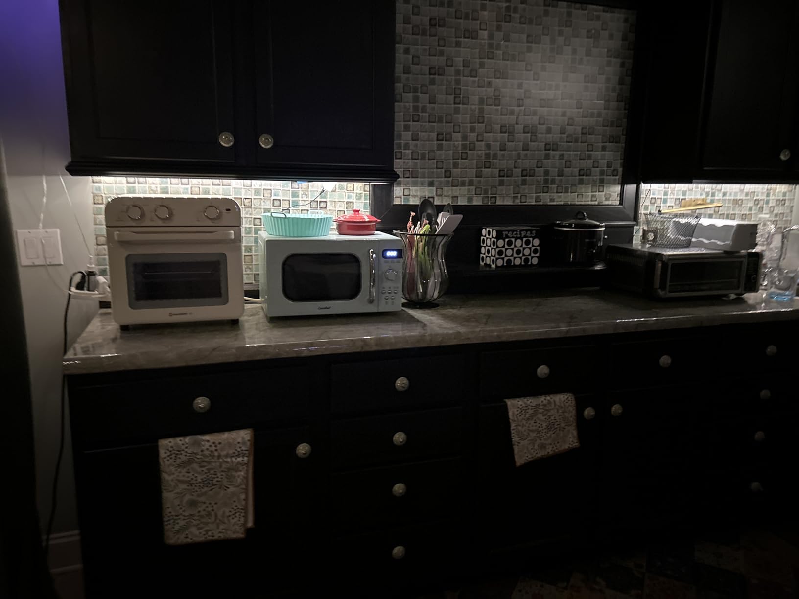 DAYBETTER Under Cabinet Lights, 6 PCS Under Cabinet Lighting with Remote, Dimmable LED Strip Lights 2700K-6500K Warm to Daylight White, 9.8ft customer photo 2
