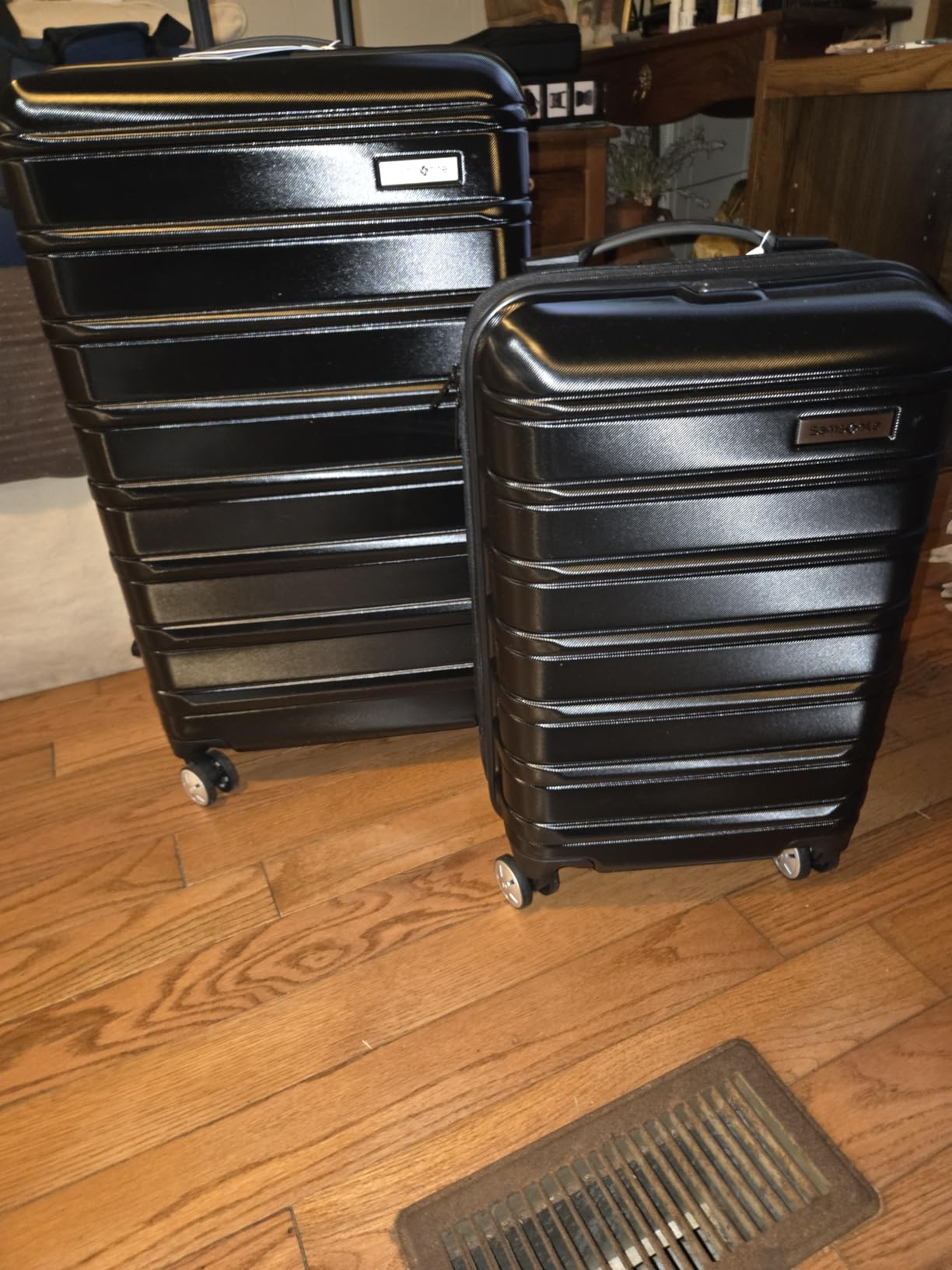 Omni 2 Hardside Expandable Luggage with Spinner Wheels, 2-Piece Set (19/24), SOLID CHARCOAL customer photo 1