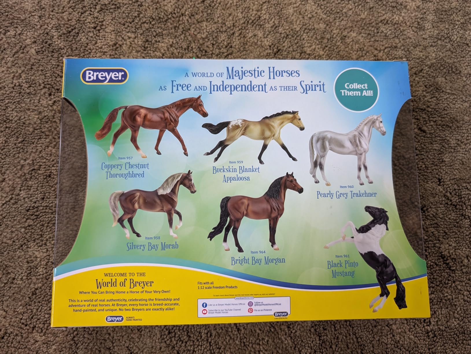 Horses Freedom Series Palomino Saddlebred | Horse Toy | 9.75