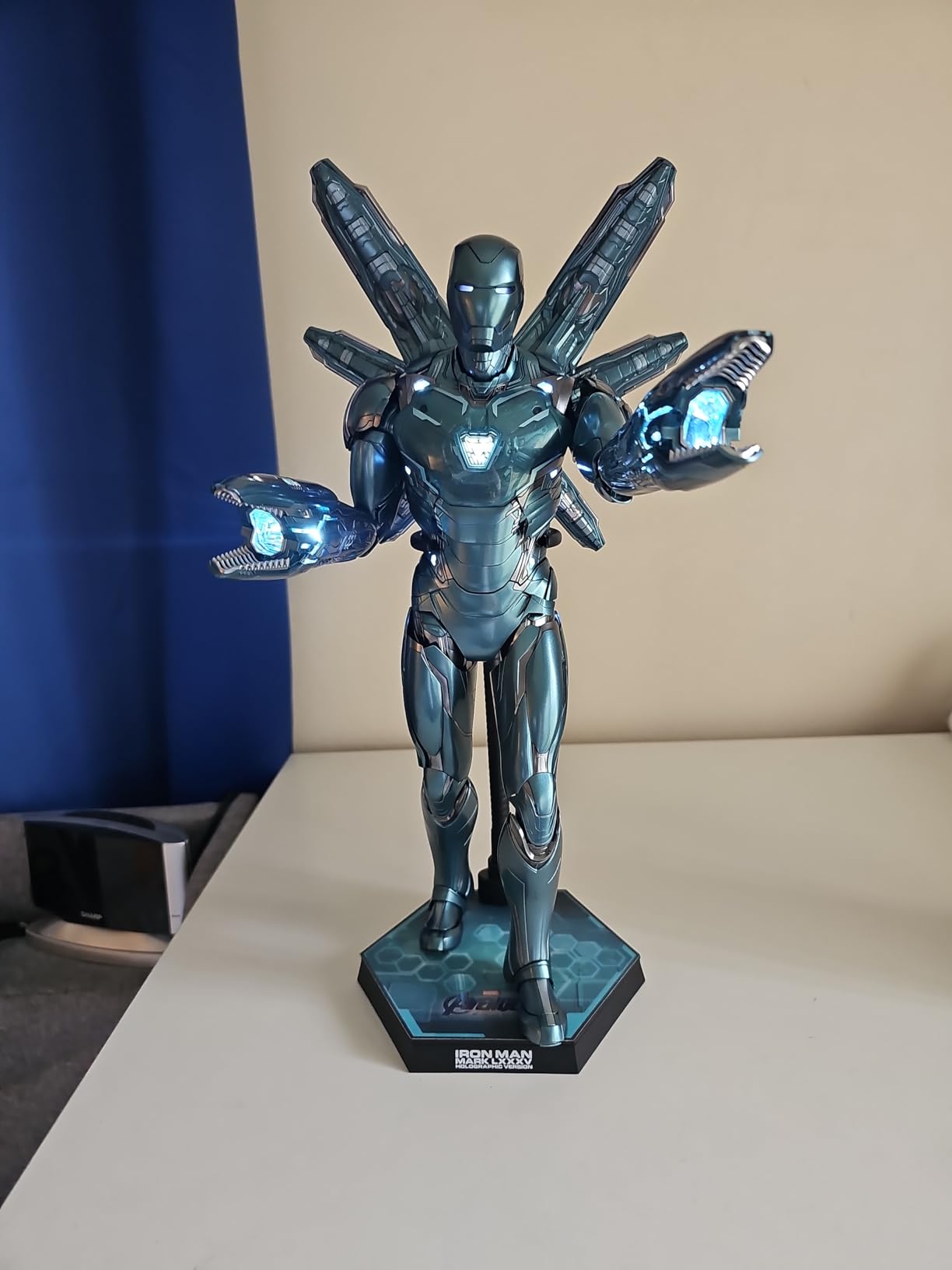 Iron Man Mark LXXXV Holographic Movie Masterpiece Diecast 1/6 Scale Exclusive Figure customer photo 1