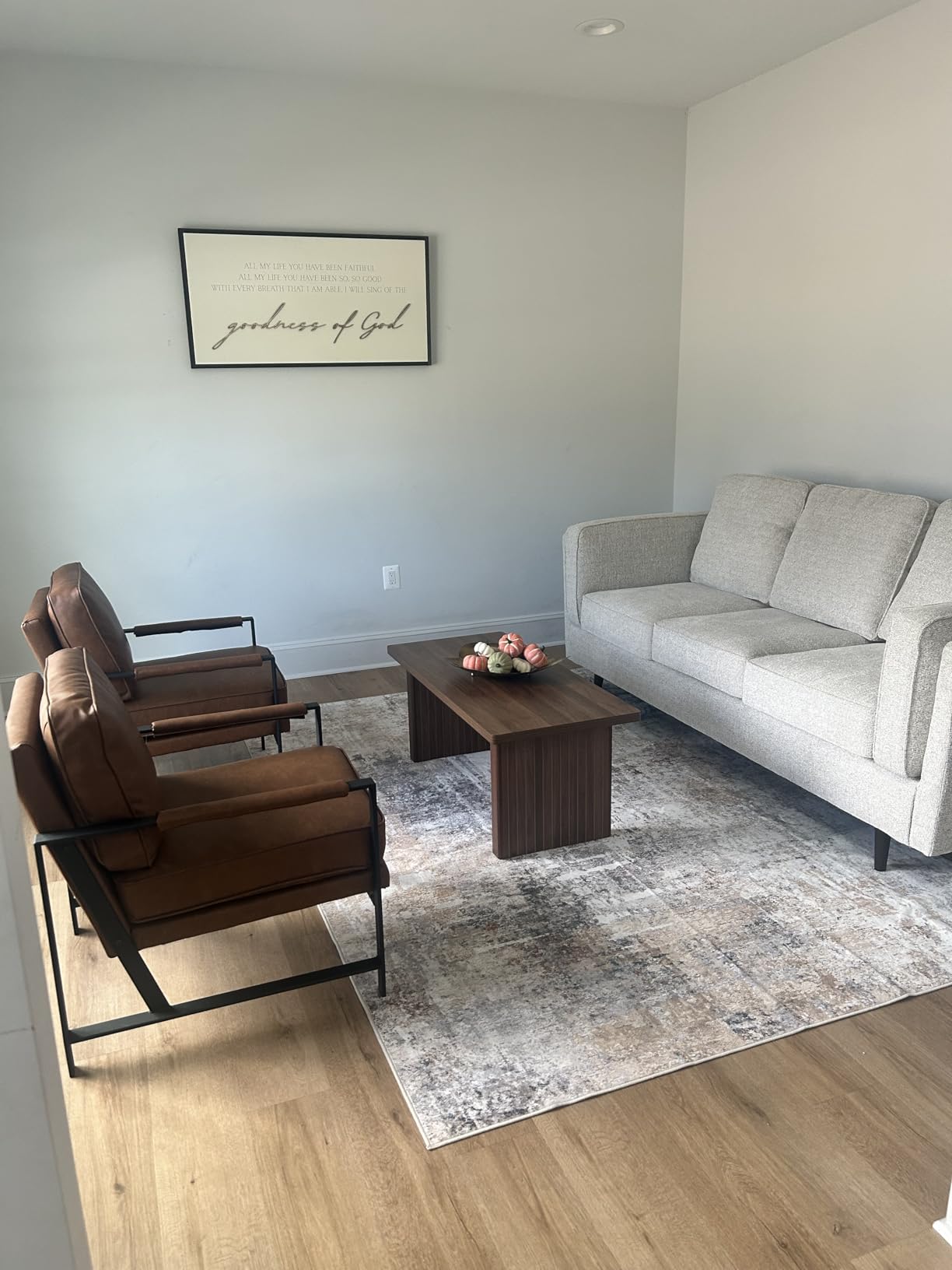 Yaheetech Set of 2 Accent Chairs for Living Room, Oversized Faux Leather Chair, Mid Century Modern Reading Chair for Bedroom Waiting Room, Light Brown customer photo 1