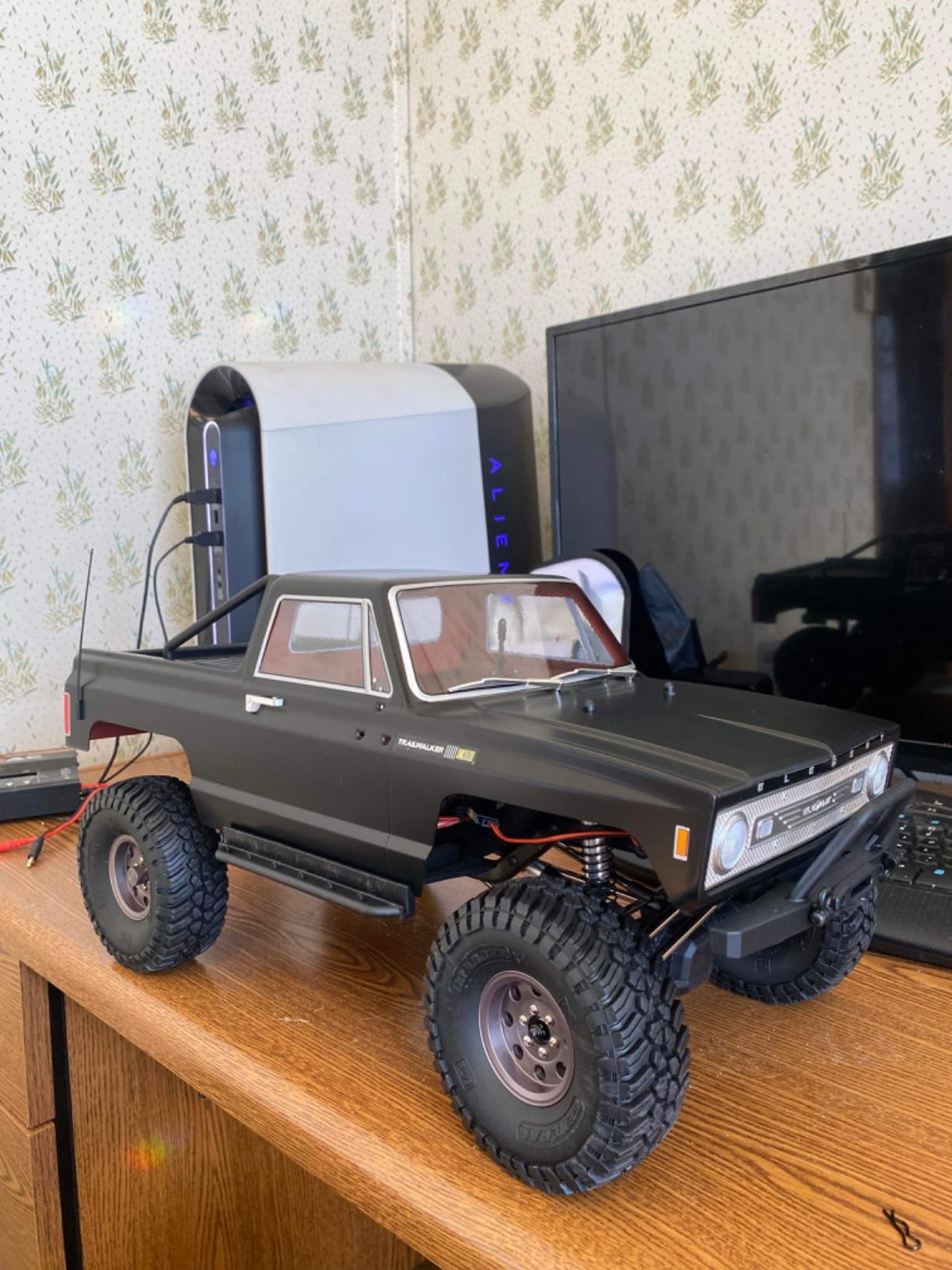 Team Associated Enduro Trail Truck, Trailwalker RTR Black, ASC40119 customer photo 1