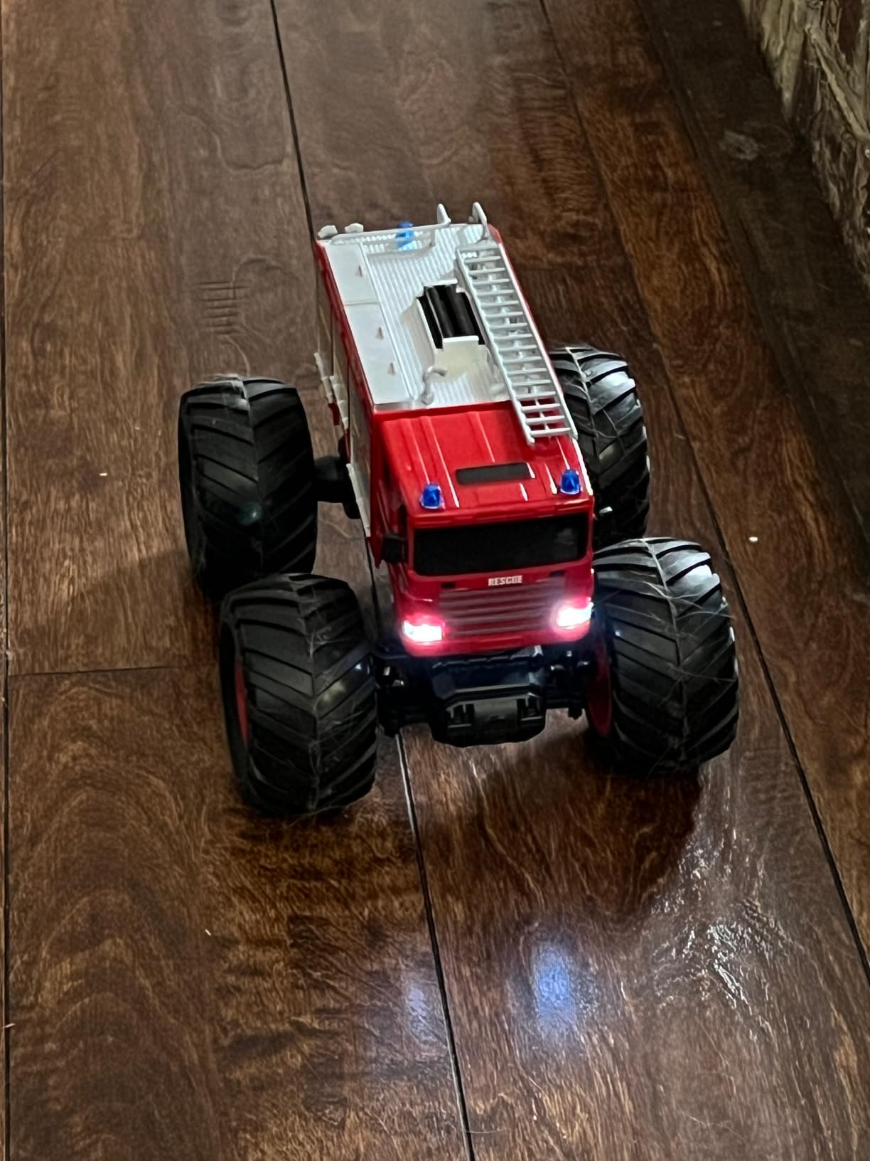 Remote Control Car, RC Fire Truck for Kids, RC Monster Truck Toy 2.4GHz 1:18 Scale Model Vehicle with LED Lights Sounds Racing Sport Toy Car for Adults Boys Girls Kids Gift 2Pcs Batteries customer photo 1