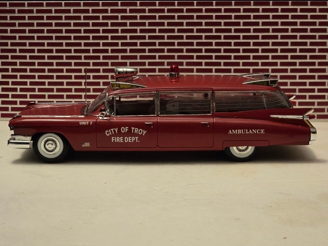 AMT 1959 Cadillac Ambulance w/Gurney 1:25 Scale Model Kit customer photo 1