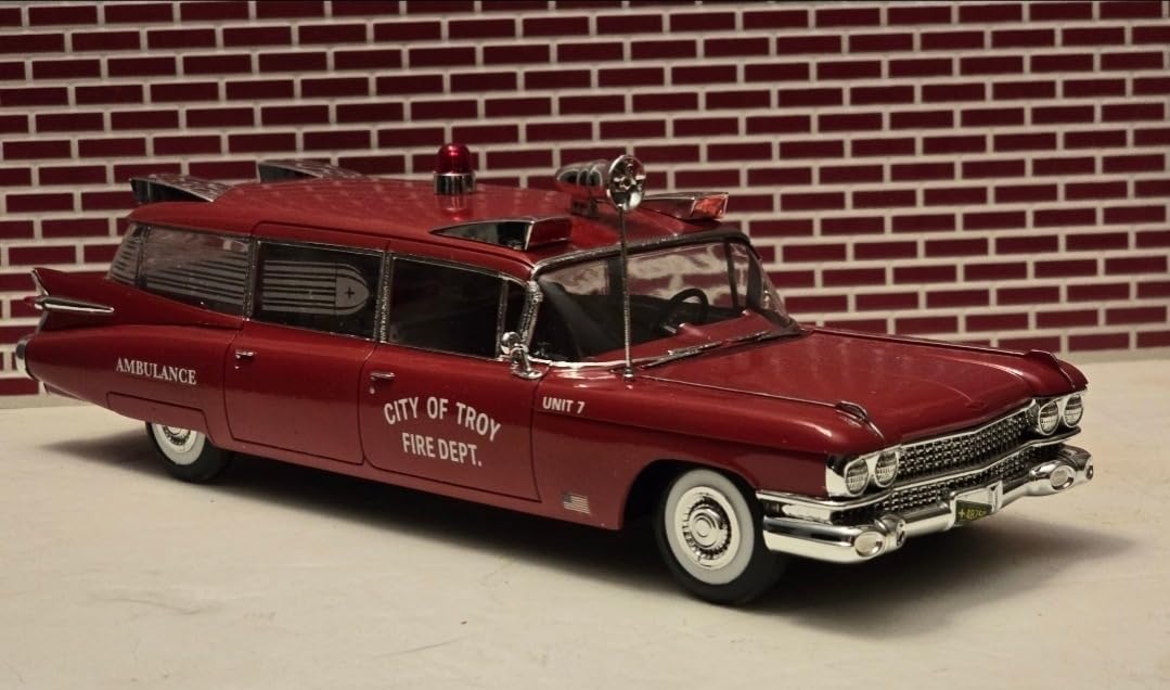 AMT 1959 Cadillac Ambulance w/Gurney 1:25 Scale Model Kit customer photo 2