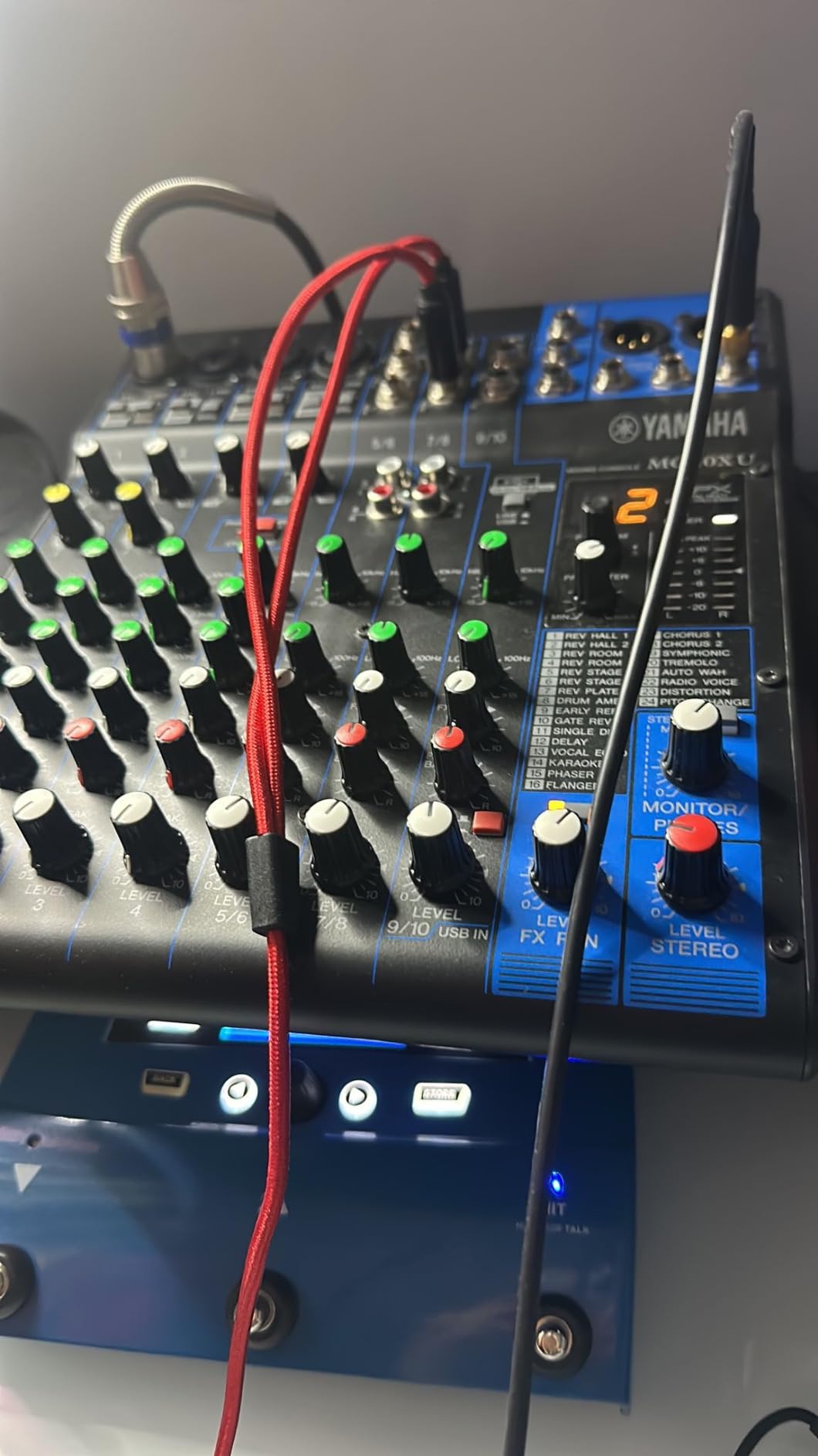Yamaha MG10XU 10-Channel Analog Mixer with 4 Microphone Preamps, 3 Dedicated Stereo Line Channels, 1 Aux Send, EQ, 1-knob Compressors, and Digital Effects customer photo 1