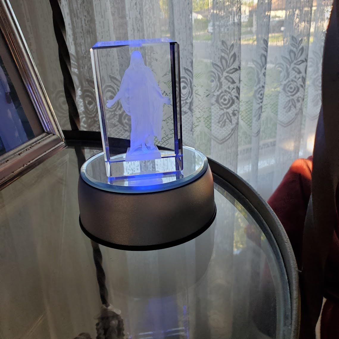 IFOLAINA Rotating Display Stand Led Light Base Colorful Lighted Spinning Statue Tumbler Display Platform for Cup Bowl Trophy Crystal Glass Art - Black customer photo 2