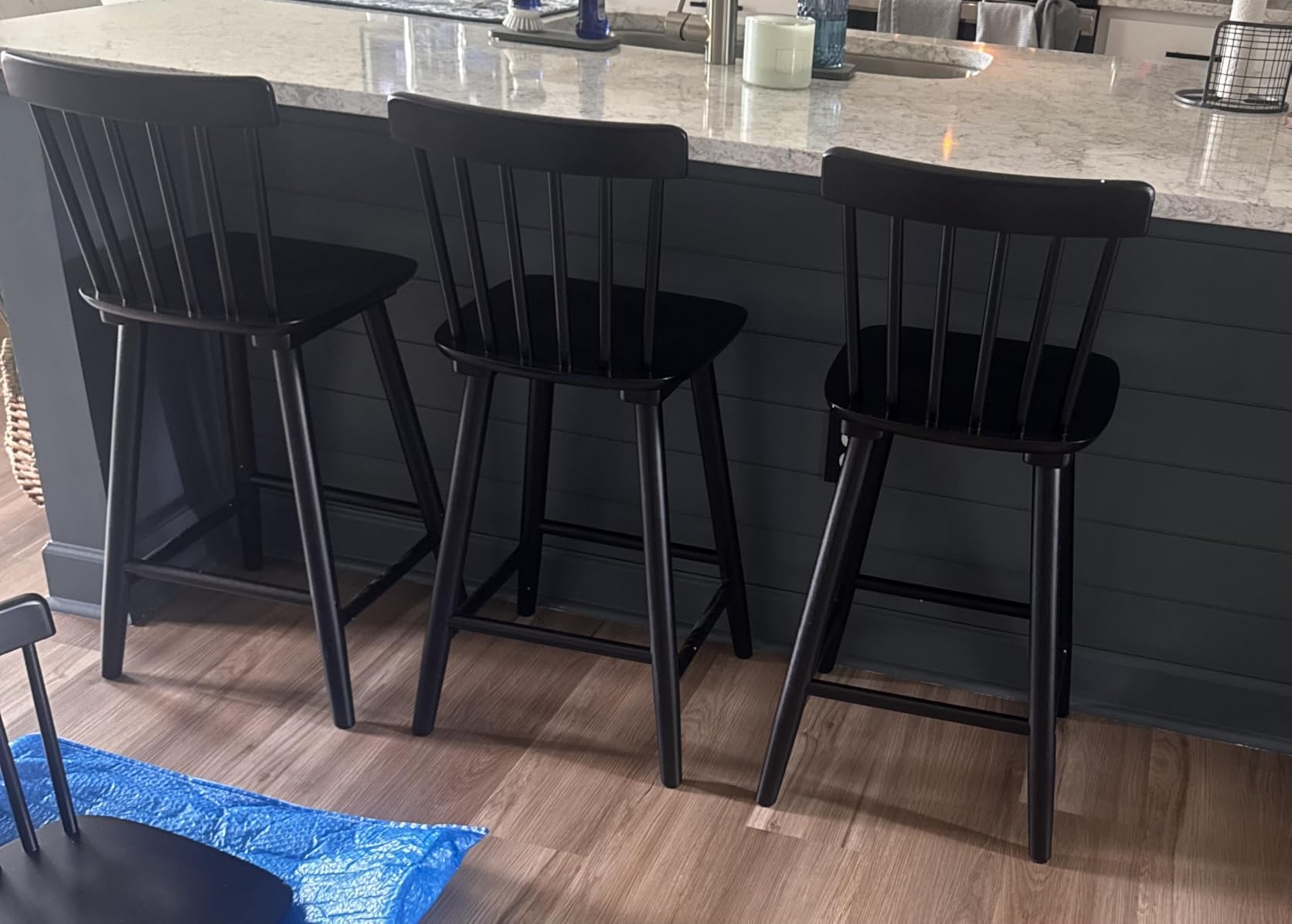 LUE BONA Windsor Wooden Bar Stools Set of 4 for Kitchen Island, Farmhouse 24 Inch Counter Height Stools Chairs with Spindle Back, Black customer photo 2