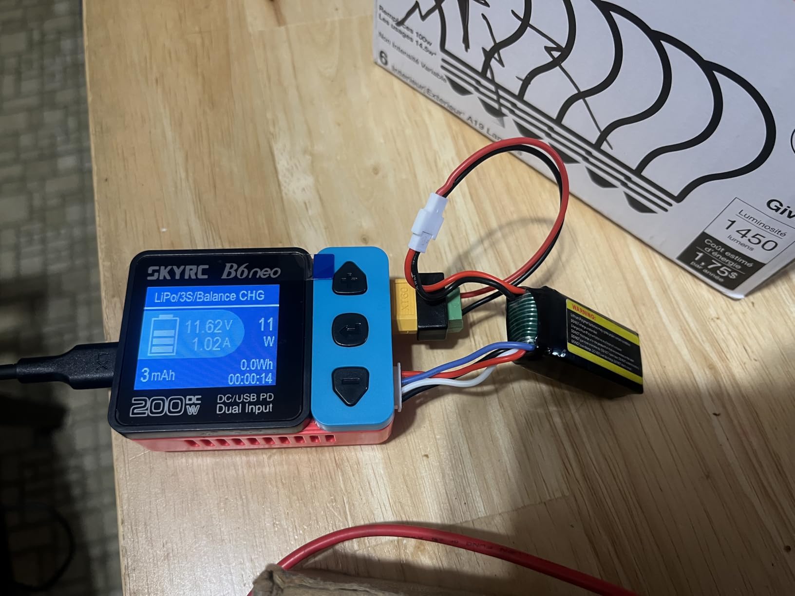 SKYRC B6Neo: Balance Lipo Battery Charger for 1S-6S Lipo/Li-Ion/LiHV, 1-15S NiMH/NiCd - DC 200W, PD 80W, Smart Battery Charger, Discharger and Storage (Blue-Red) customer photo 1