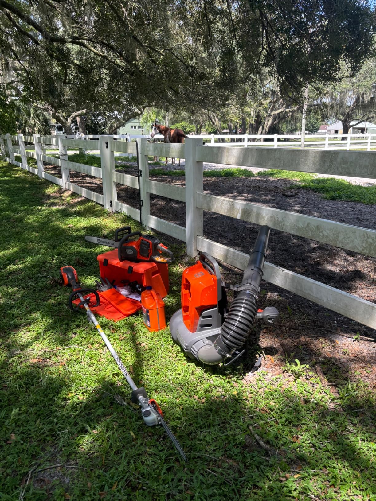 Husqvarna Power Axe 350i Cordless Electric Chainsaw, 18 Inch, Brushless Motor, 40V 7.5Ah Battery and Charger Included customer photo 1