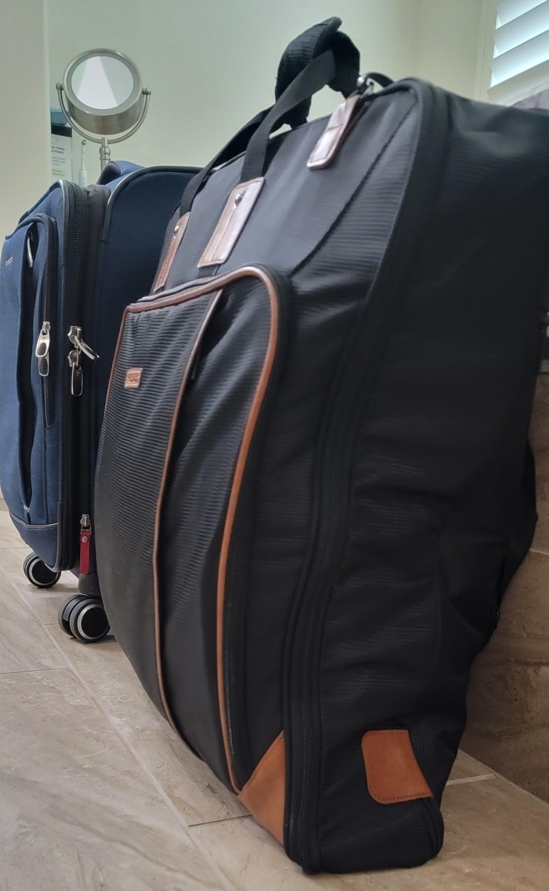 Noozion Garment Bag for Travel, Large Carry On Suit Bag for Business Up to 3 Suits, Wrinkle Free Garment Bag for Hanging Clothes with Shoulder Strap, Laptop Compartment, and Wet-Dry Pocket customer photo 1