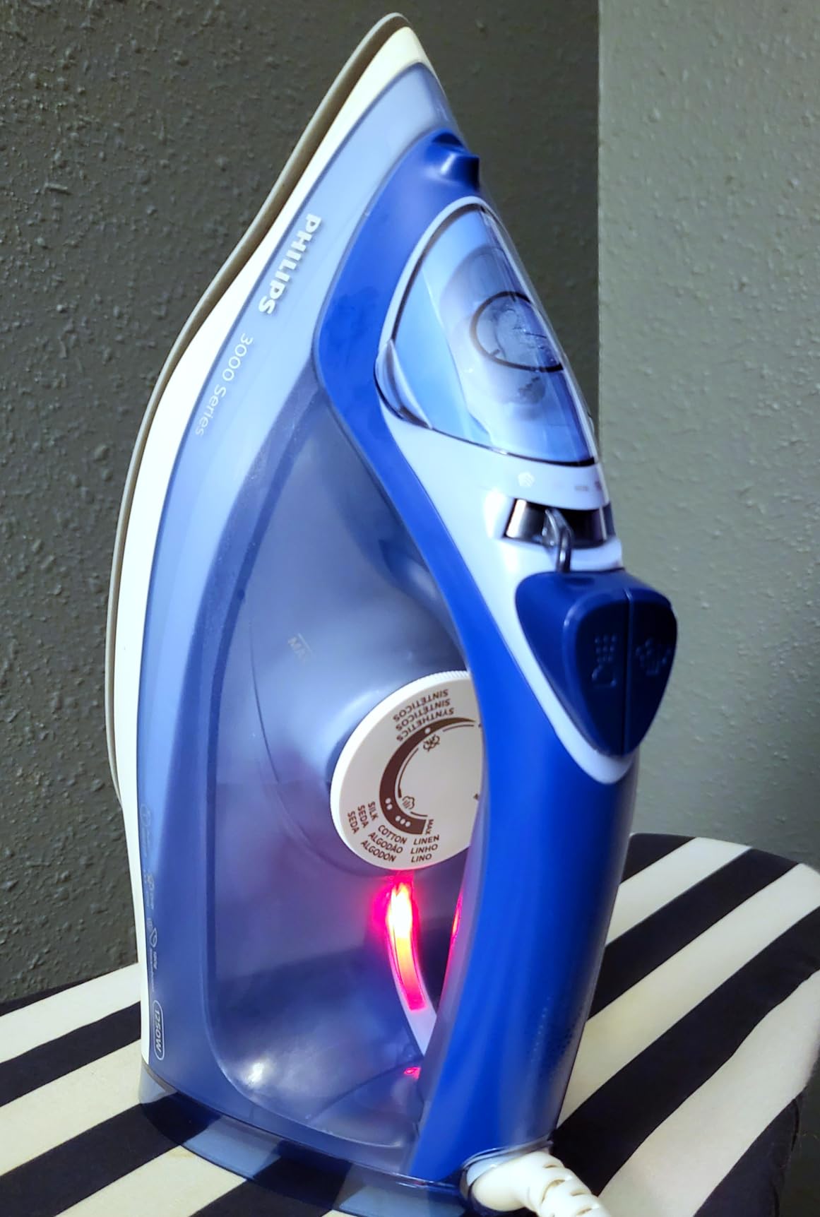 Philips Perfect Care 3000 Series Steam Iron - 1250W Power, 40 g/min Continuous Steam, 200g Steam Boost, 300ml Water Tank customer photo 2