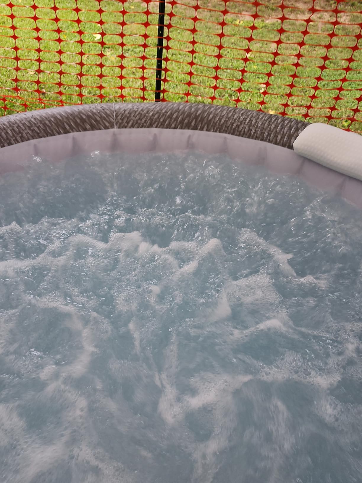 Coleman Sicily AirJet Large Round 5 to 7 Person Inflatable Hot Tub Portable Outdoor Spa with 180 AirJets and EnergySense Cover, Grey customer photo 1