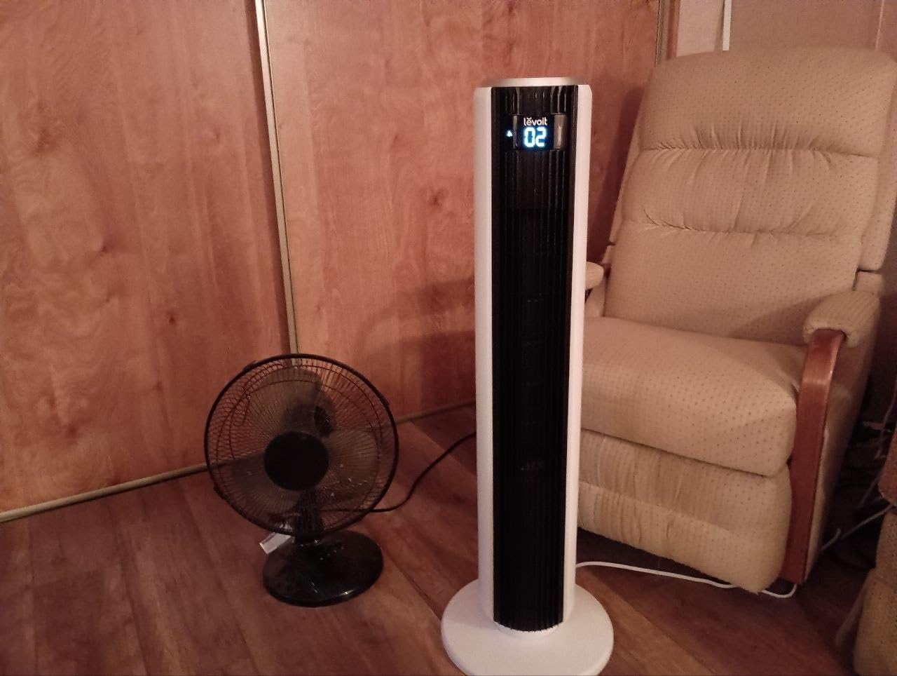 LEVOIT Classic 36 inch Tower Fan for Bedroom, 25ft/s Airflow Standing Fan that Blows Cold Air for Home, 90° Oscillation, Quiet 28dB, Remote, 12H Timer, 5 Speeds, 4 Modes with Smart Sensor, Black customer photo 1