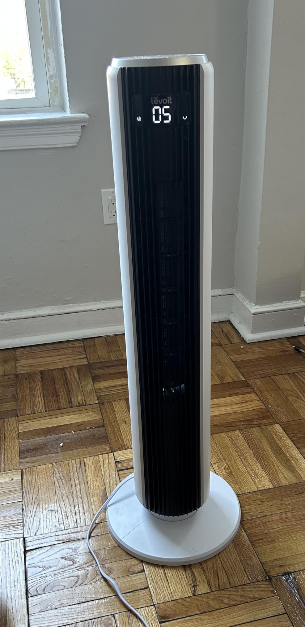 LEVOIT Classic 36 inch Tower Fan for Bedroom, 25ft/s Airflow Standing Fan that Blows Cold Air for Home, 90° Oscillation, Quiet 28dB, Remote, 12H Timer, 5 Speeds, 4 Modes with Smart Sensor, Black customer photo 2