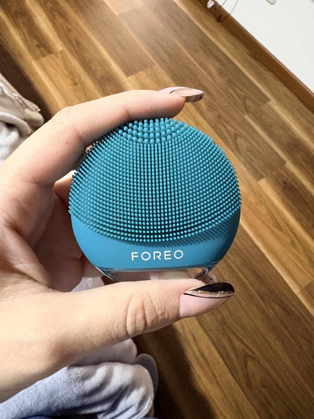 FOREO LUNA 4 go Face Cleansing Brush & Firming Massager | Premium Face Care | Enhances Absorption of Facial Skin Products | Simple Skin Care Tools | For All Skin Types customer photo 1