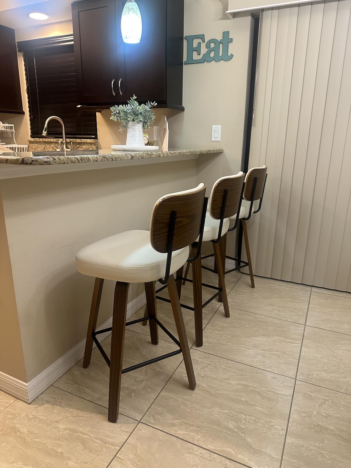Bekrvio Swivel Counter Height Bar Stools Set of 4 customer photo 2