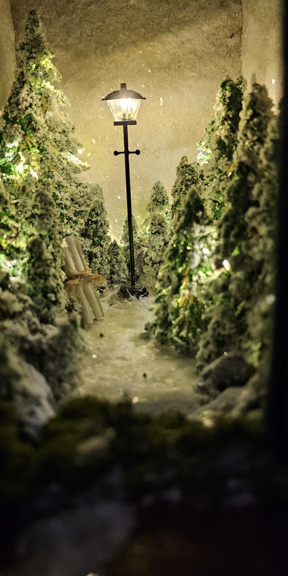 Abaodam Miniature Street Lamp for Dollhouse 1:12, Battery Mini Street Light, Black LED Lamp Post for Mini House, Village, Garden and Diorama Decor customer photo 2