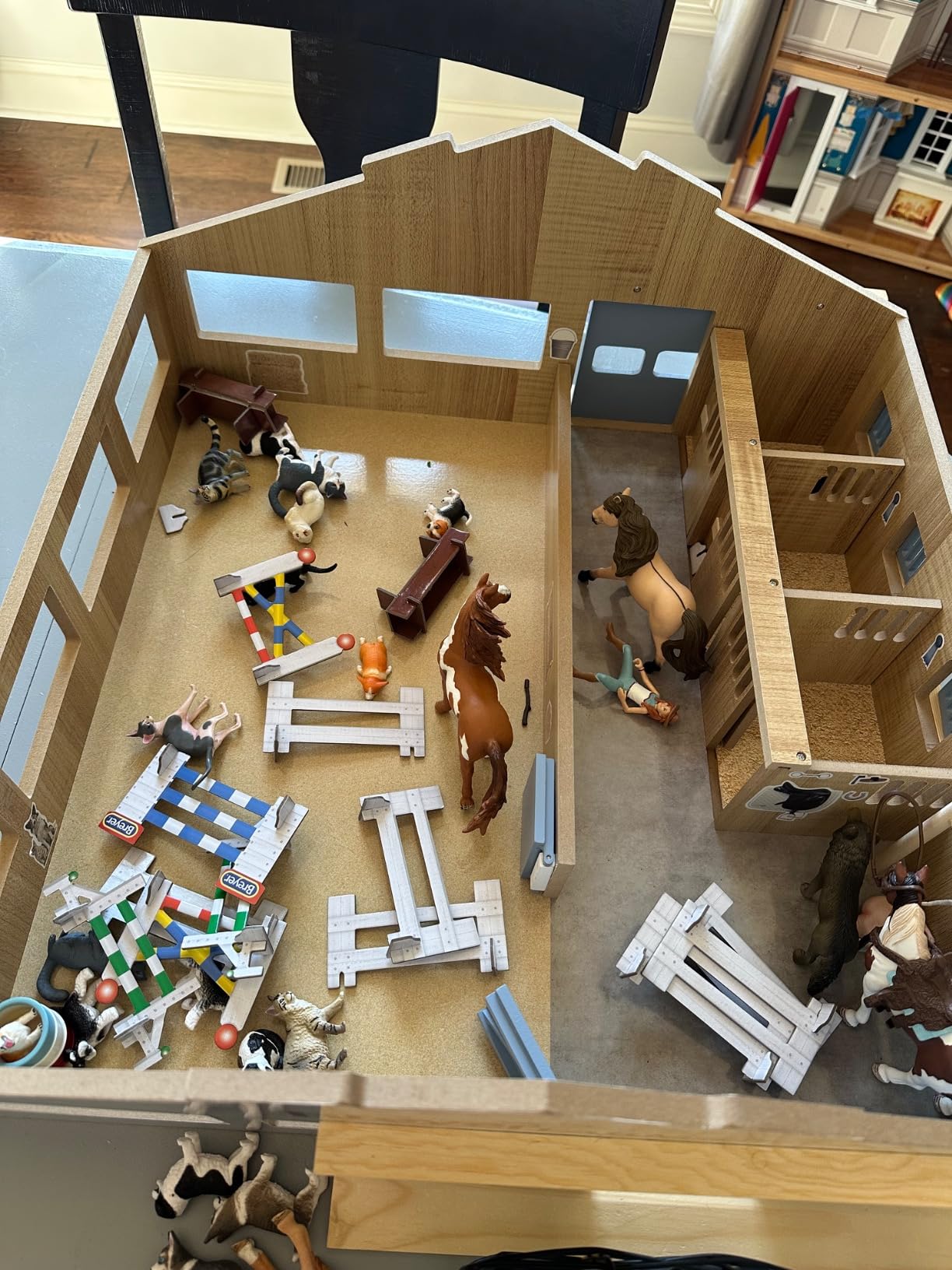 Breyer Horses Breyer Farms Deluxe Arena Stable | 24 Piece Playset | 2 Stablemates Horses Included | 24.25