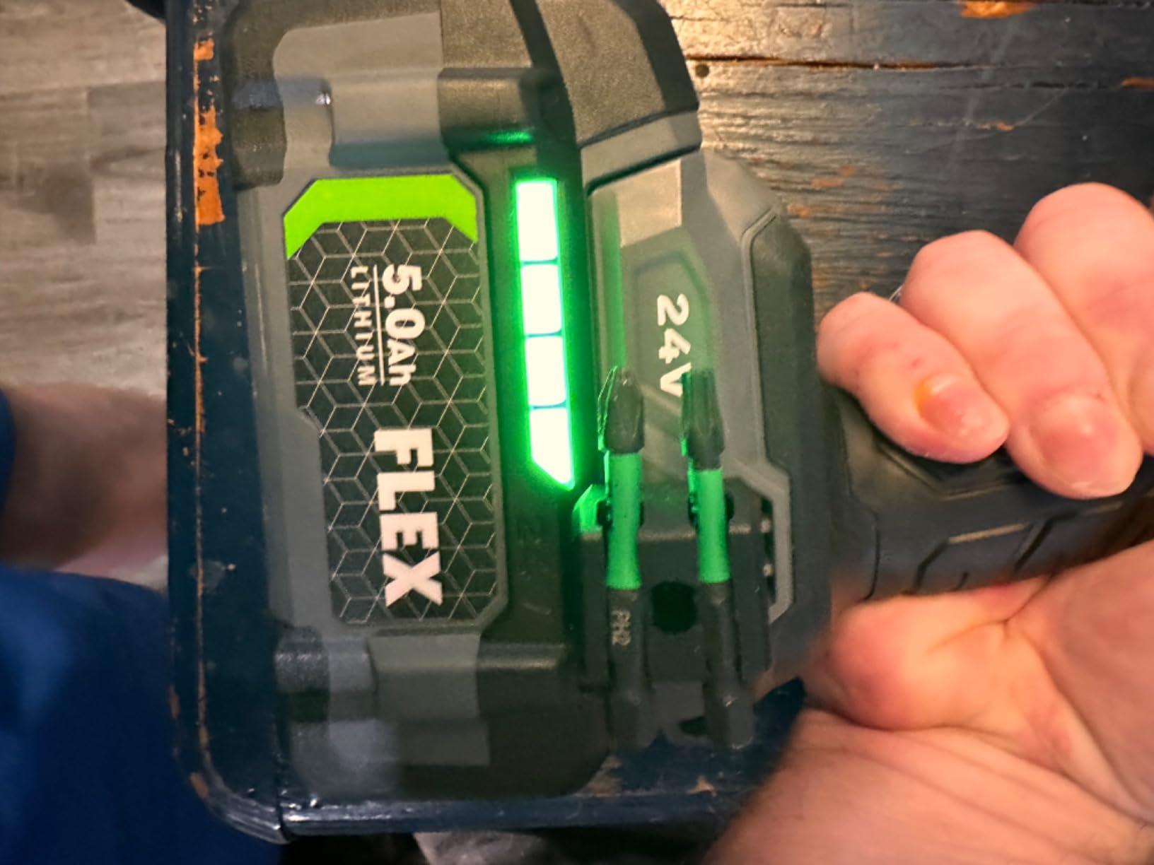 FLEX 24V Brushless Cordless 6-Tool Combo Kit: Hammer Drill, Hex Impact Driver, Circular Saw, Multi-Tool, Reciprocating Saw, Work Light with 2.5Ah, 5.0Ah Batteries and 160W Charger (FXM601-2B) customer photo 2