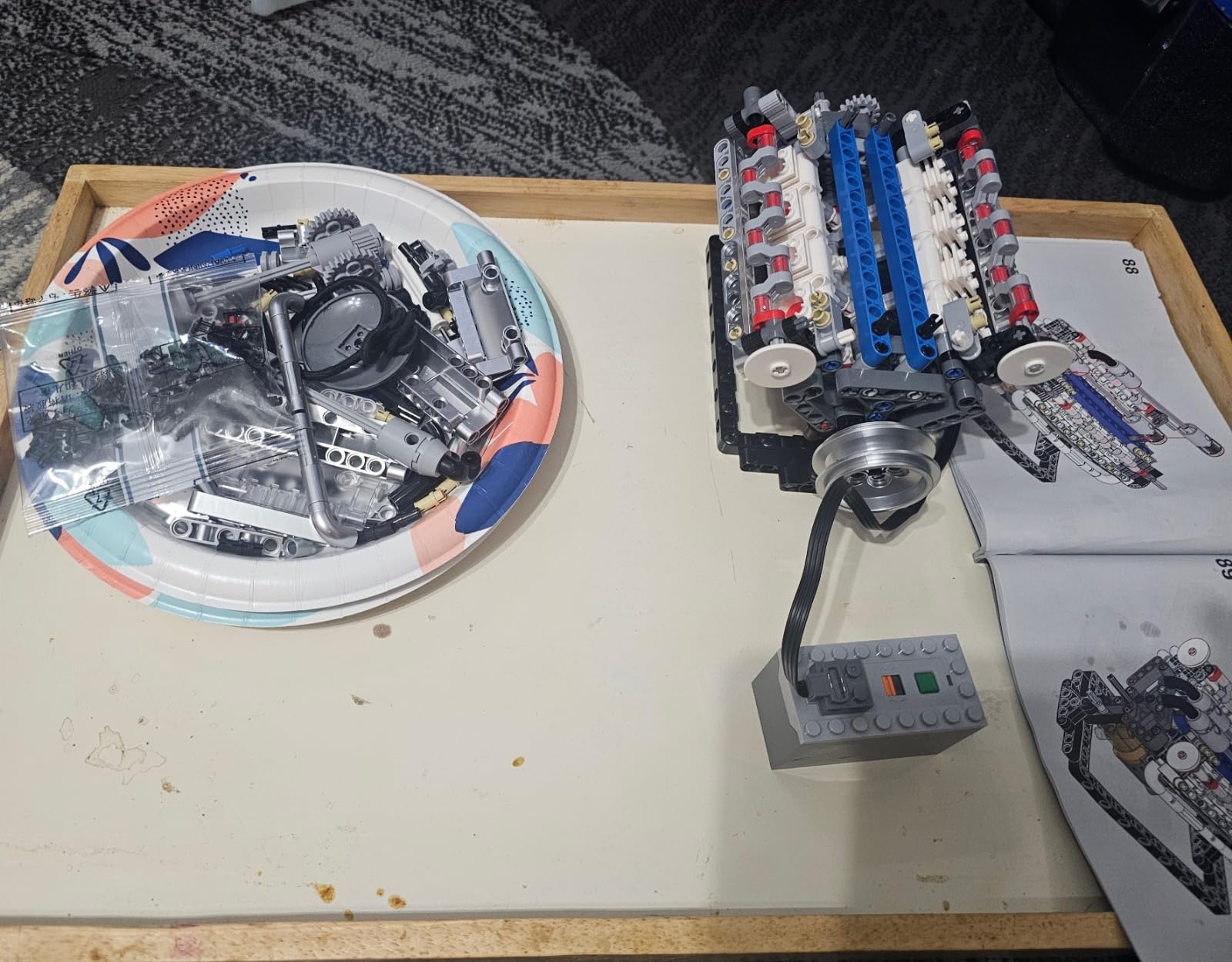 Mould King V8 Engine Building Blocks Sets, MOC Scale Model Kit with Battery and Motor, Collectible Set for Adults, Construction Toys Gifts for Friends Men Teen Youths (535 Pcs) customer photo 1