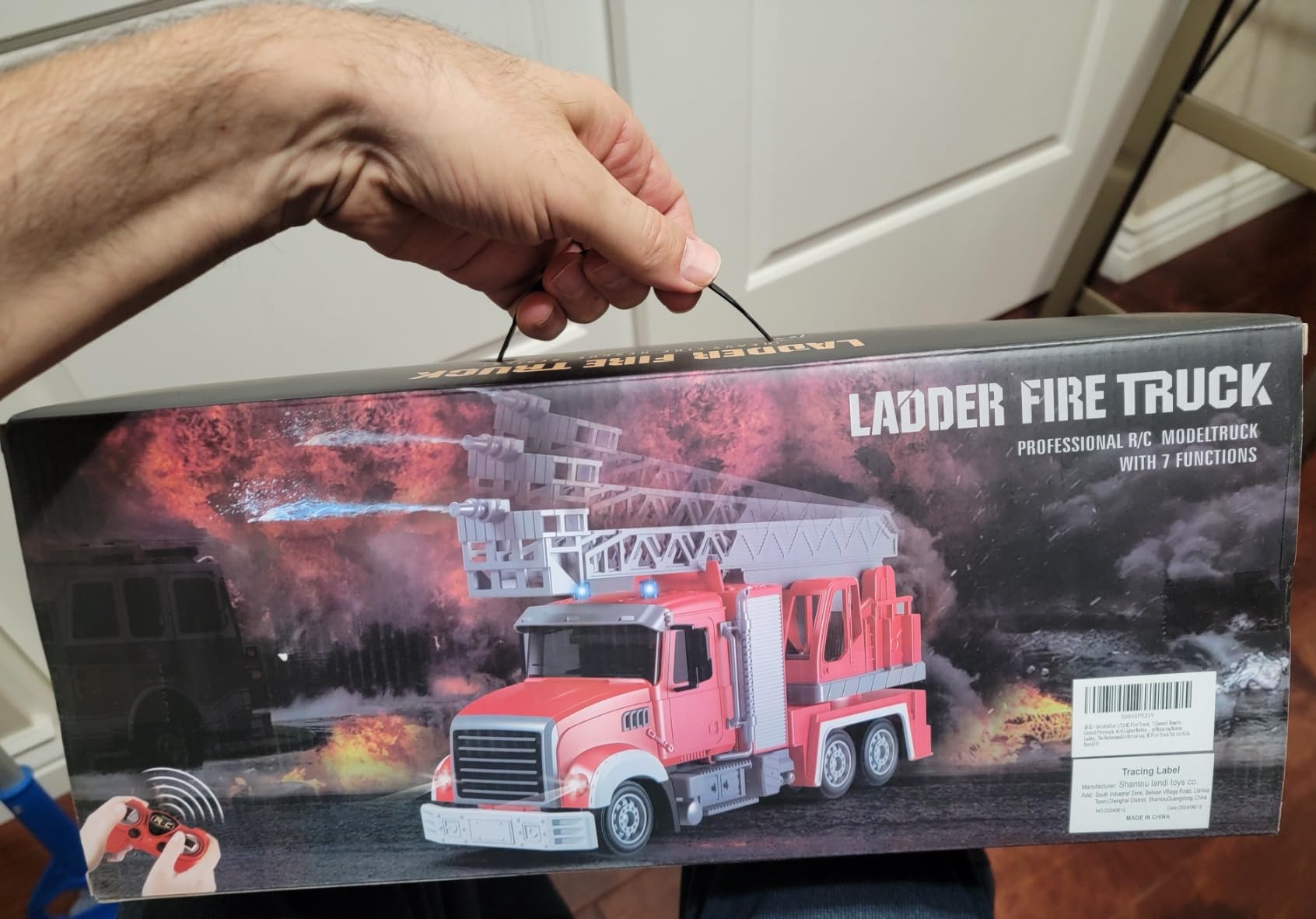 9 CH Remote Control Fire Truck, Rc Fire Truck Toy, Fire Truck with Lights Working Water Pump and Rotating Rescue Ladder, 2.4G Firetruck Toy for Kids Boys Age 6-8 Gift customer photo 1