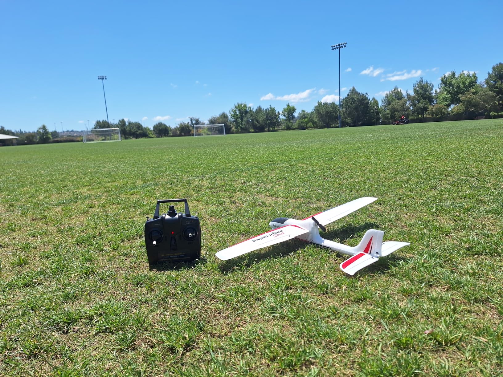 volantexrc RC Plane, 4CH Remote Control Glider Airplane RTF with 6-Axis Gyro, 3 Modes & Aerobatics Easy to Fly, 2.4GHz Radio Controlled Aircraft for Beginners & Adults, Ranger600 Stunt, Black customer photo 1