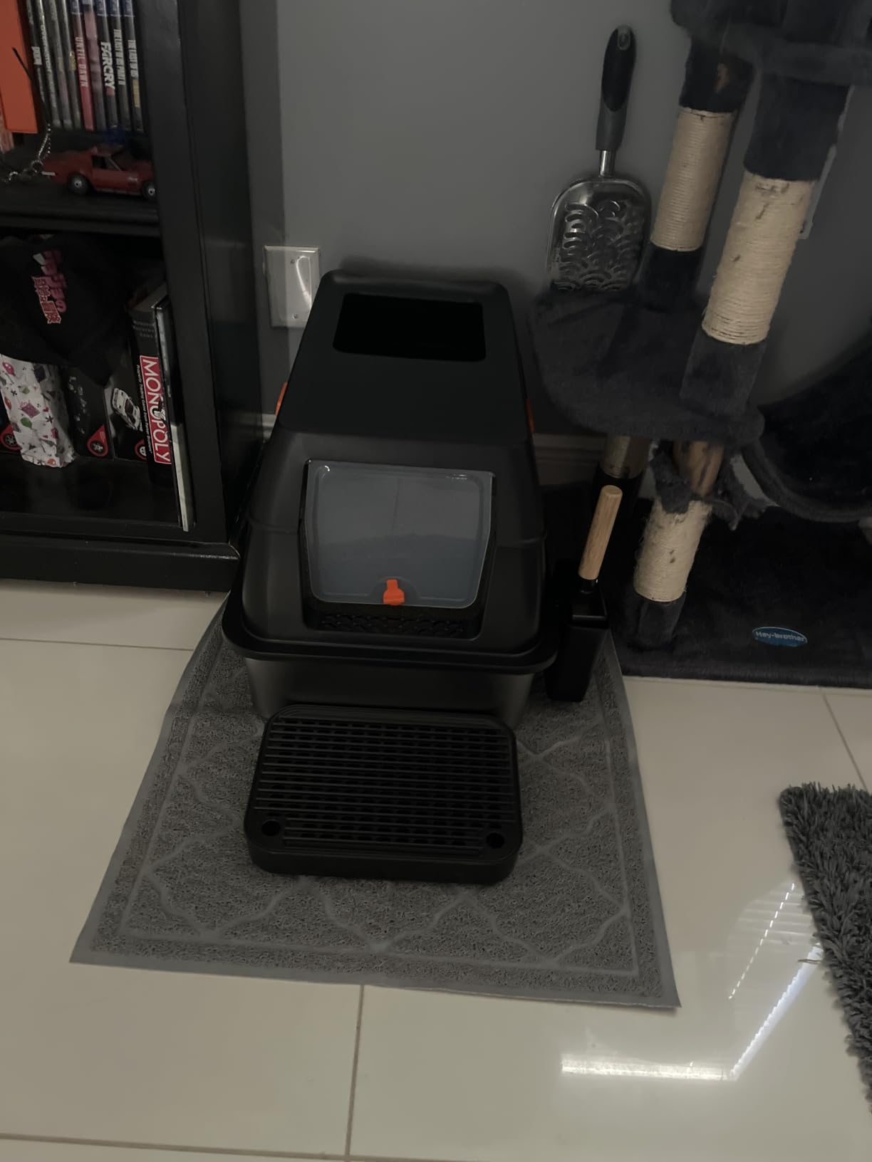 Stainless Steel Litter Box with Lid, Front Entry Top Exit Kitty LitterBox, Extra Large Enclosed Metal Cat Box with Litter Scoop & Litter Mat - Black customer photo 1