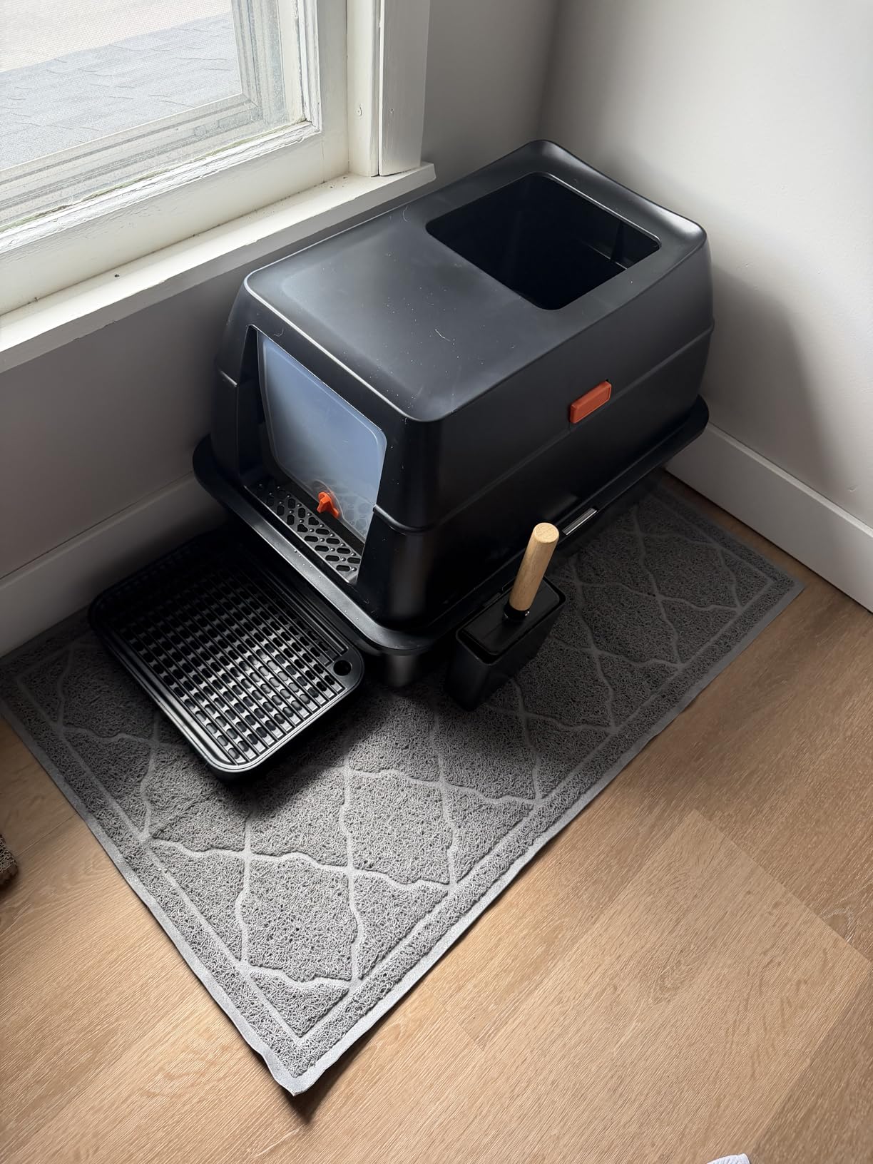 Stainless Steel Litter Box with Lid, Front Entry Top Exit Kitty LitterBox, Extra Large Enclosed Metal Cat Box with Litter Scoop & Litter Mat - Black customer photo 2