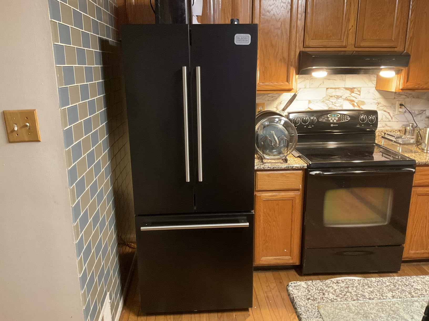 BLACK+DECKER 16 Cu. Ft. French Door Refrigerator with Built-in Ice Maker, Full Size Refrigerator with Bottom Mount Freezer Drawer, ENERGY STAR certified, White, BRF1600GIWH customer photo 2