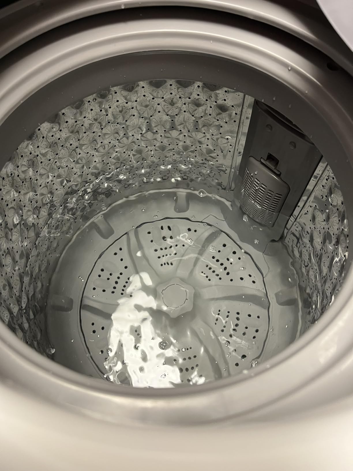BLACK+DECKER 4.1 Cu. Ft. Top Loading Washing Machine with Agitator, Full Size Washing Machine with Glass Lid and Stainless Steel Tub, LED Display, 10 Wash Cycles, 120V, BTLW41MW, White customer photo 2
