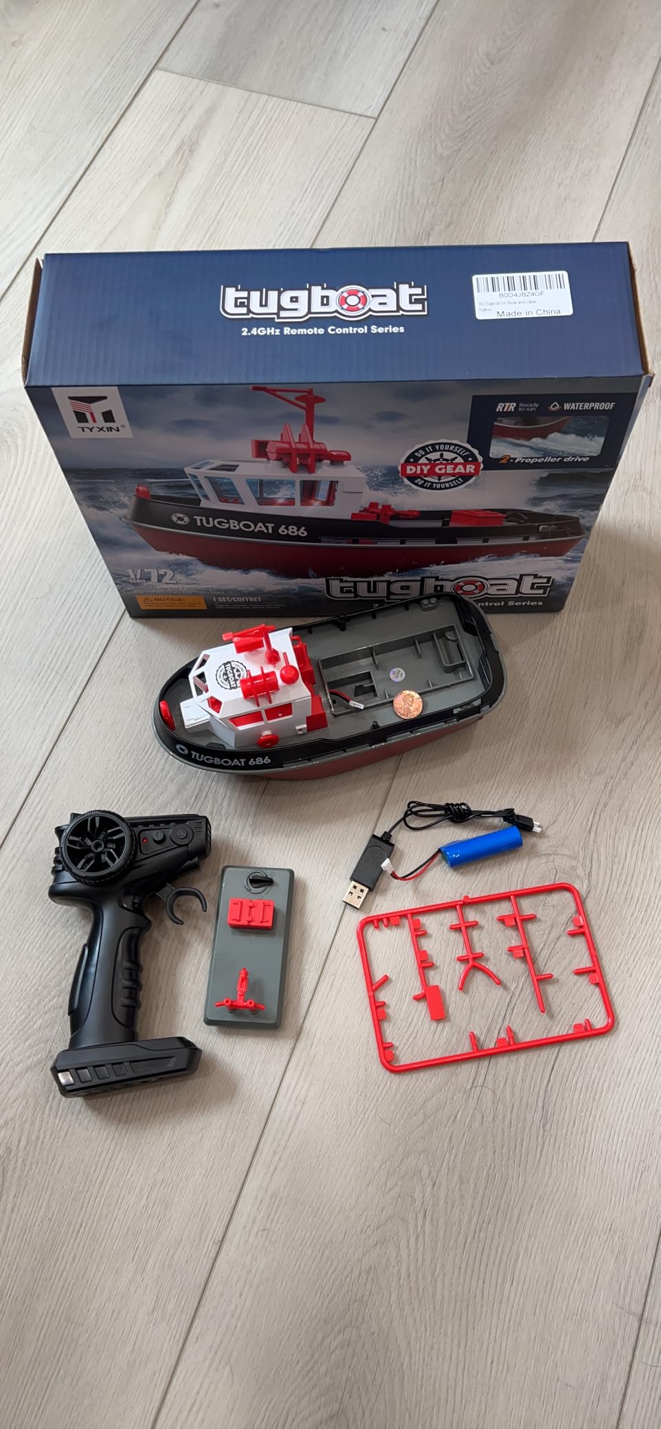 RC Boat, 1/72 2.4Ghz RC Tugboat for Pools and Lakes, High-Speed Remote Control Boat Ship with Low Battery Reminder Boats Water Toys - RTR Version (Black+Red) customer photo 2