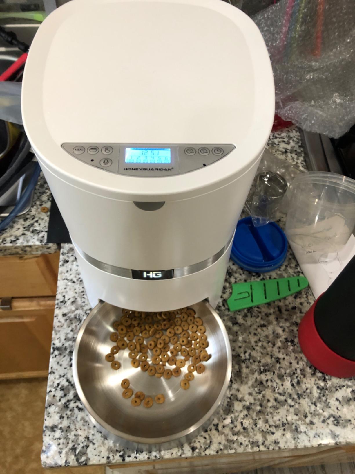 HoneyGuaridan 3.5L Automatic Cat Feeder for Two Cats, Food Dispenser with Stainless Steel Bowl, Timed Cat Feeder Programmable 1-6 Meals Control, Dual Power Supply, 10s Meal Call Black customer photo 2