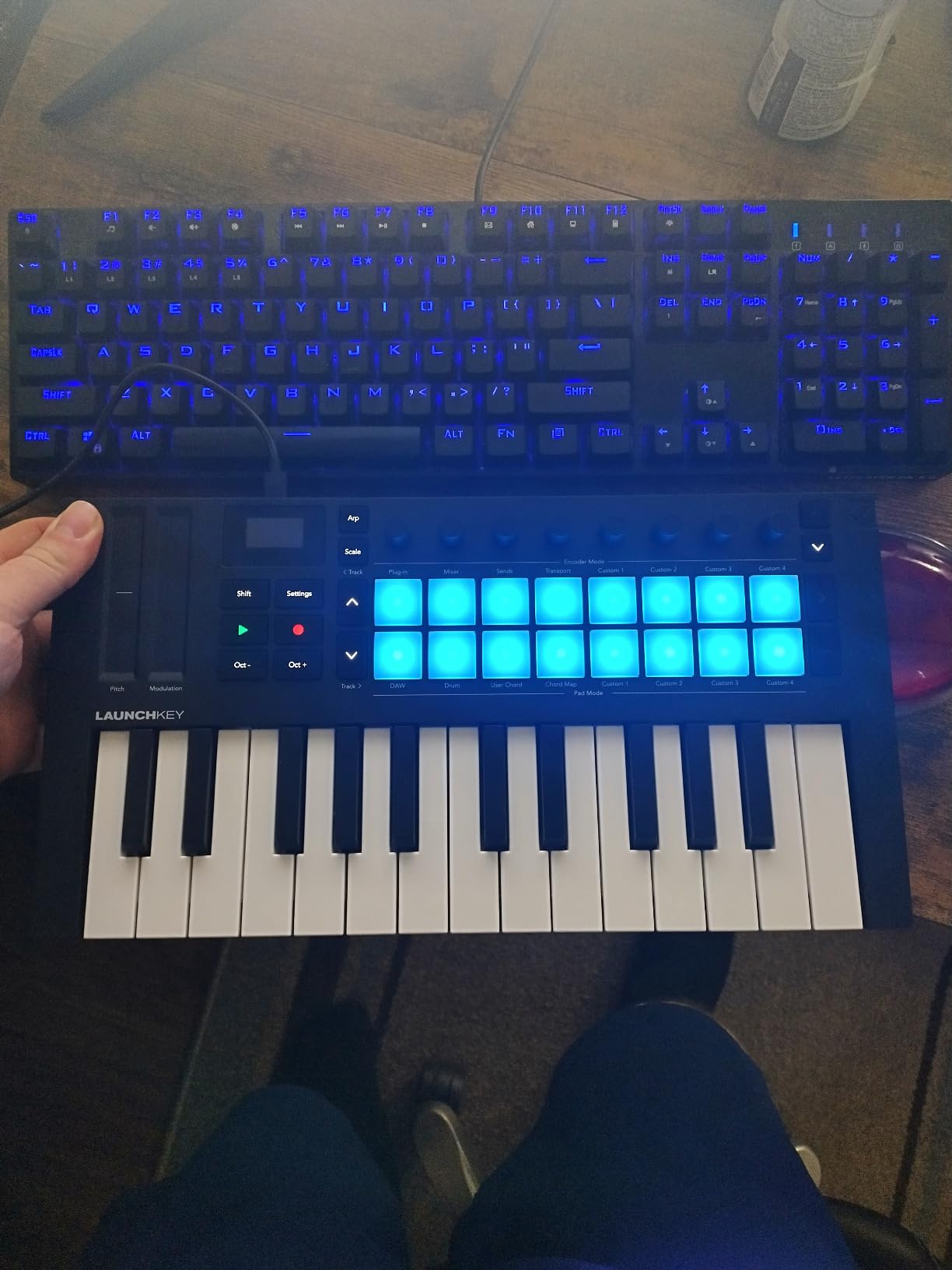 Novation Launchkey Mini 25 MK4 - Portable 25 Mini-Key, USB, MIDI Keyboard Controller with DAW Integration. Chord Mode, Scale Mode, Drum Pads, and Arpeggiator. Includes Music Creation Software Bundle customer photo 1