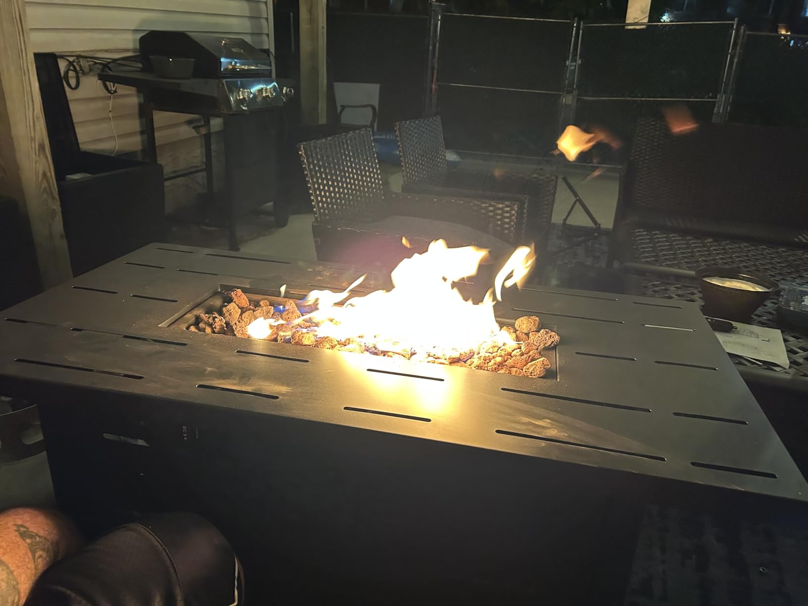 Walsunny 43 inch Outdoor Propane Fire Pit 50,000 BTU Gas Fire Pit Table with Lid, Waterproof Cover, Rectangle Gas Firepit Table for Garden/Patio, CSA Certification customer photo 1