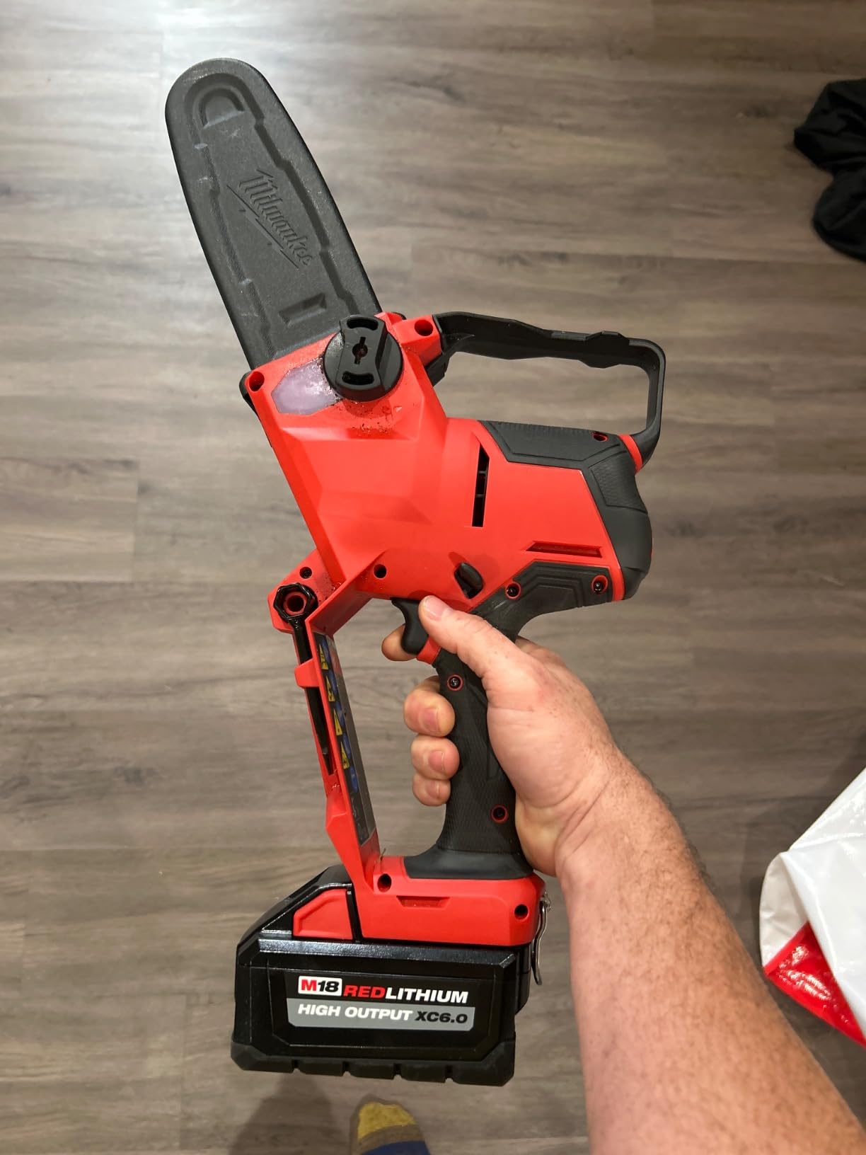 Milwaukee M18 FUEL 8 in. 18V Lithium-Ion Brushless HATCHET Pruning Saw Kit with 6Ah High Output Battery and Charger customer photo 1